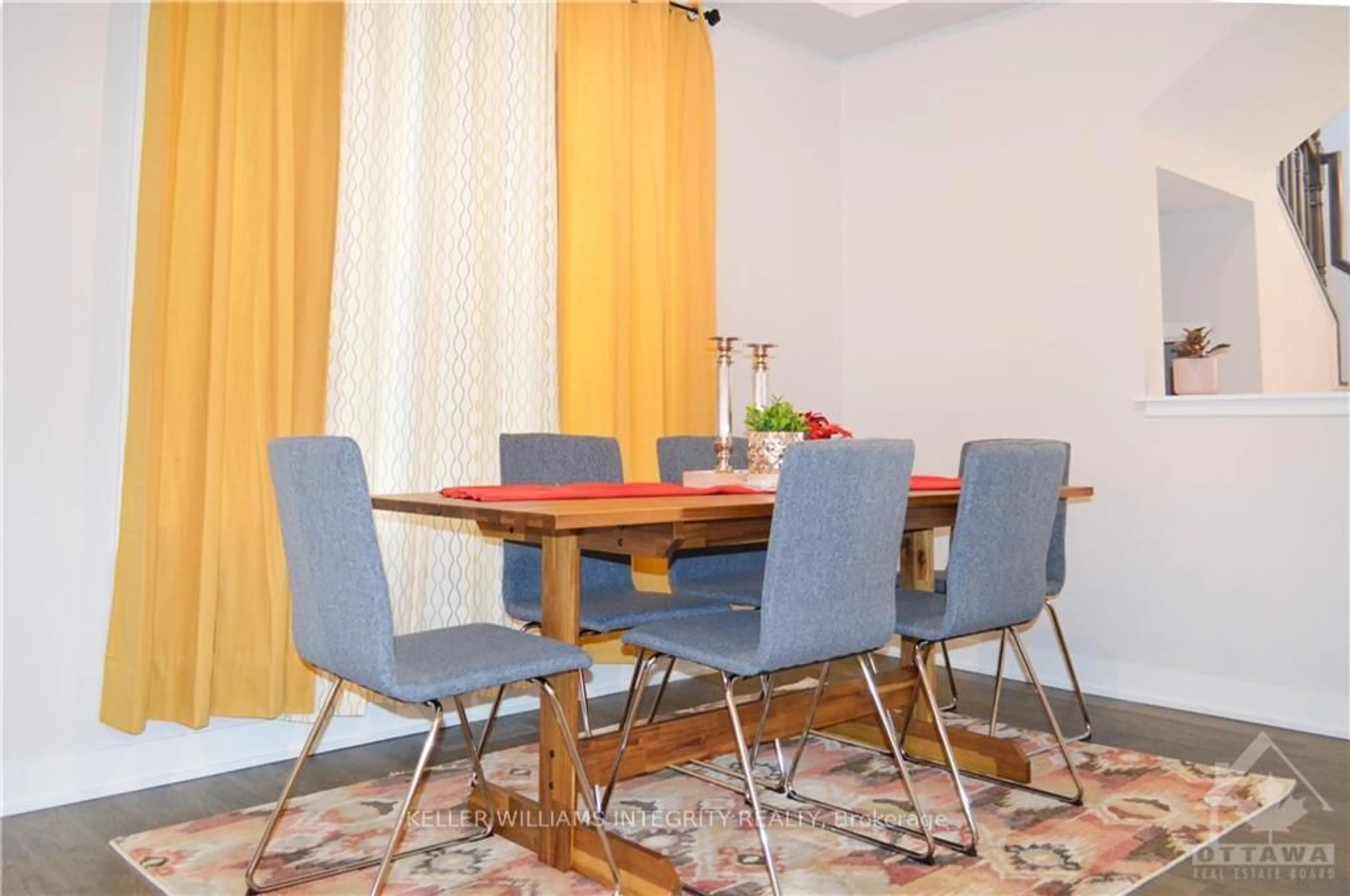 Dining room, wood/laminate floor for 331 Crossway Terr, Stittsville Ontario K2S 2Z3