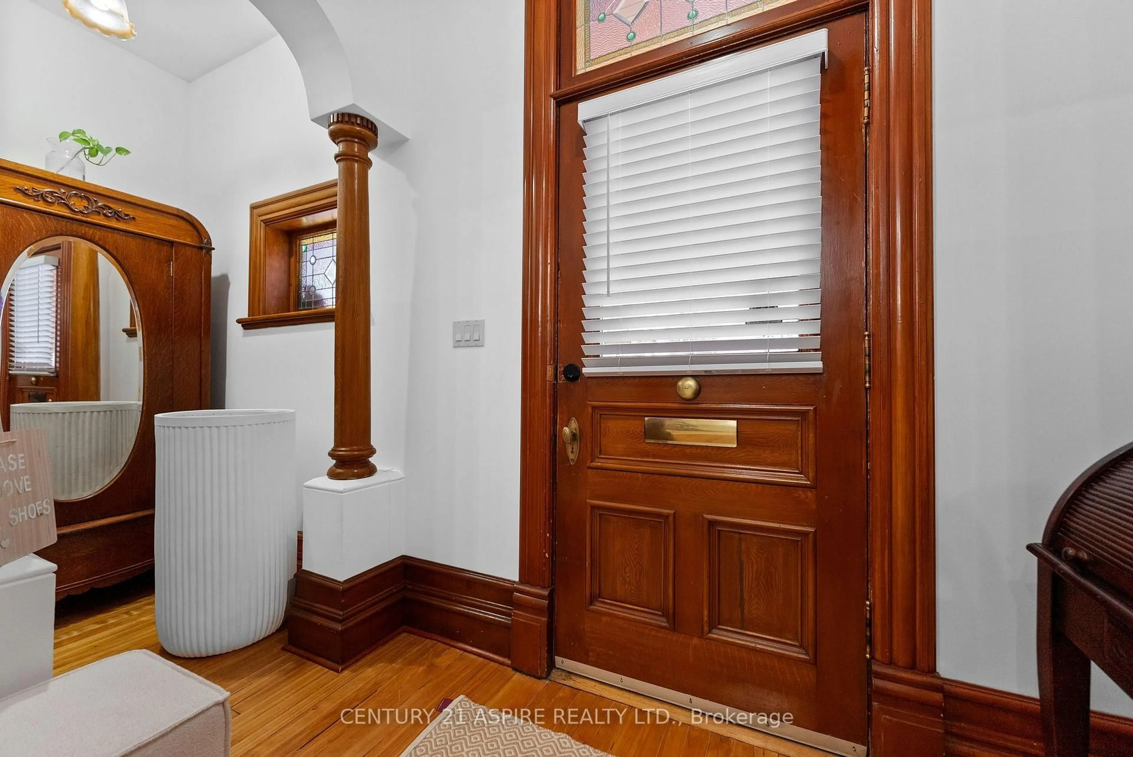Indoor entryway for 307 Maple Ave, Pembroke Ontario K8A 1L8