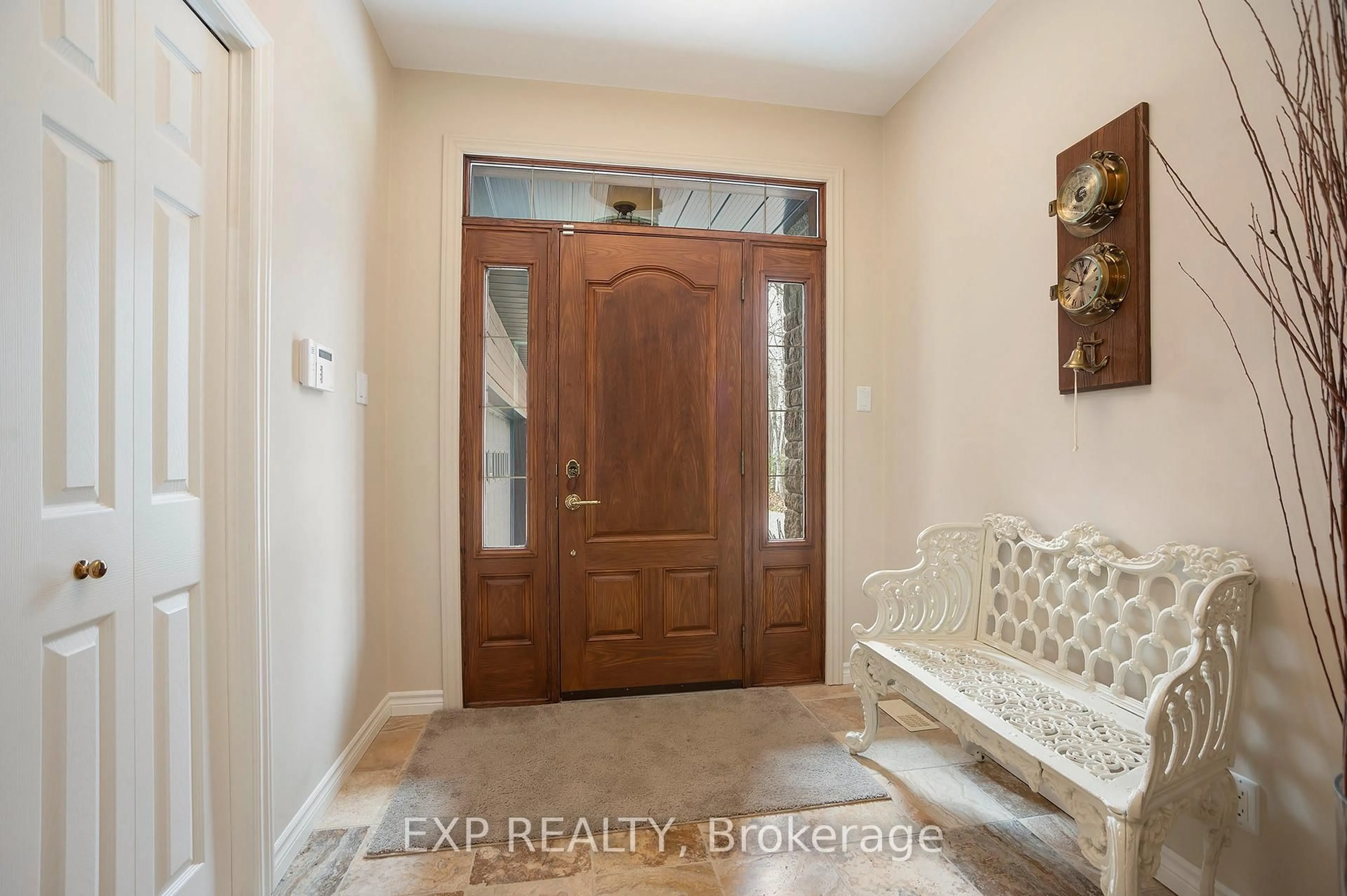 Indoor entryway for 544 Lakeshore Rd, White Lake Ontario K0A 3L0