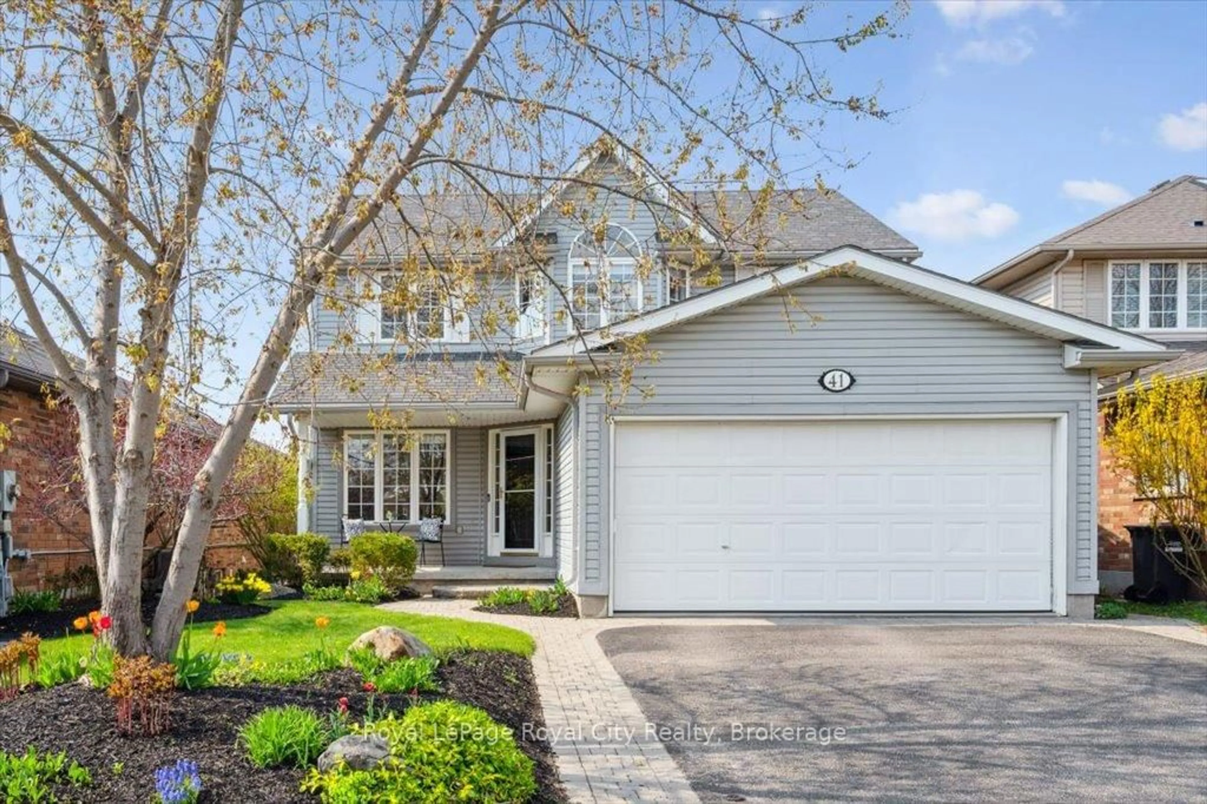 Home with vinyl exterior material, street for 41 Munroe Cres, Guelph Ontario N1G 5E5