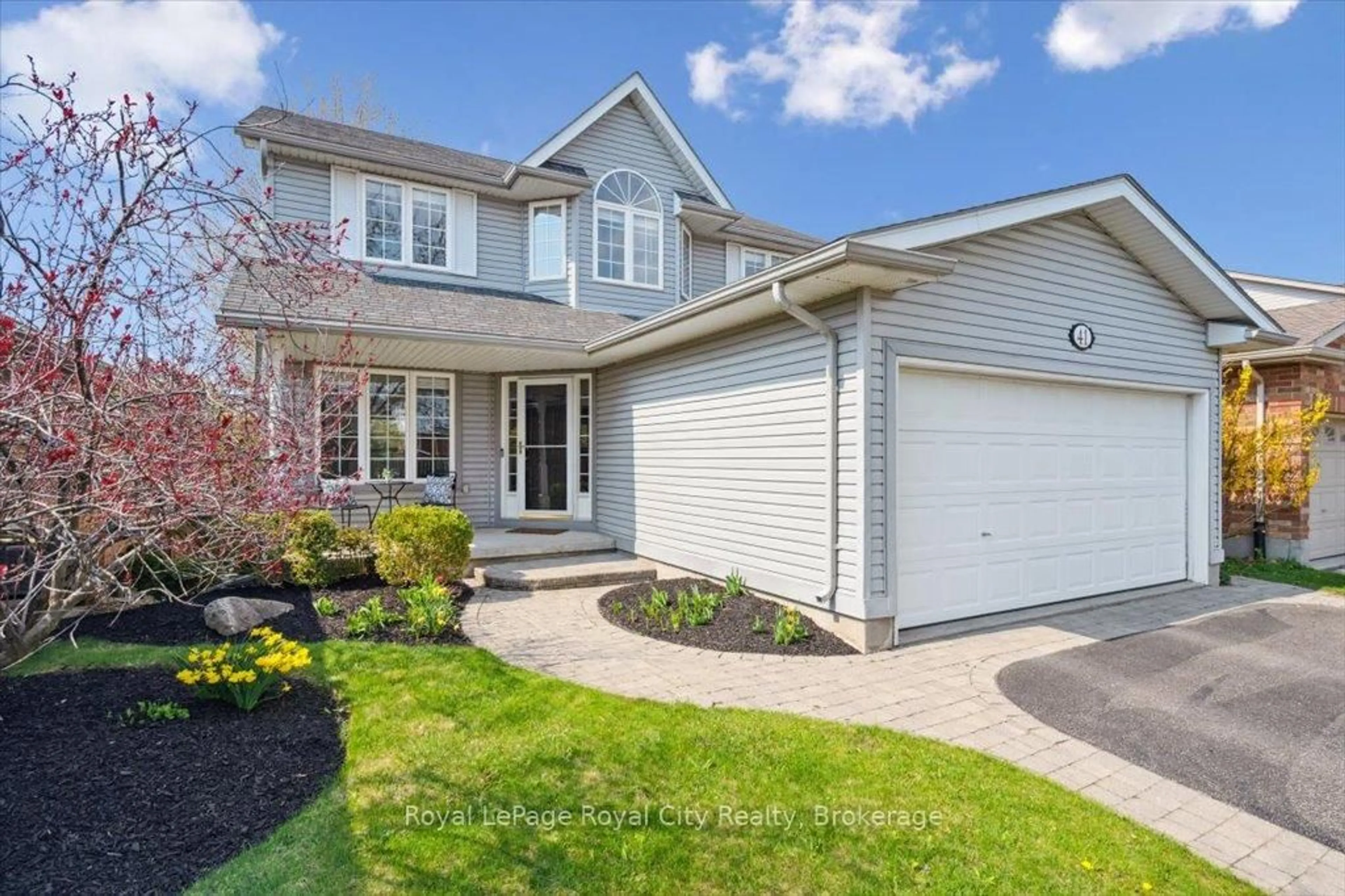 Home with vinyl exterior material, street for 41 Munroe Cres, Guelph Ontario N1G 5E5