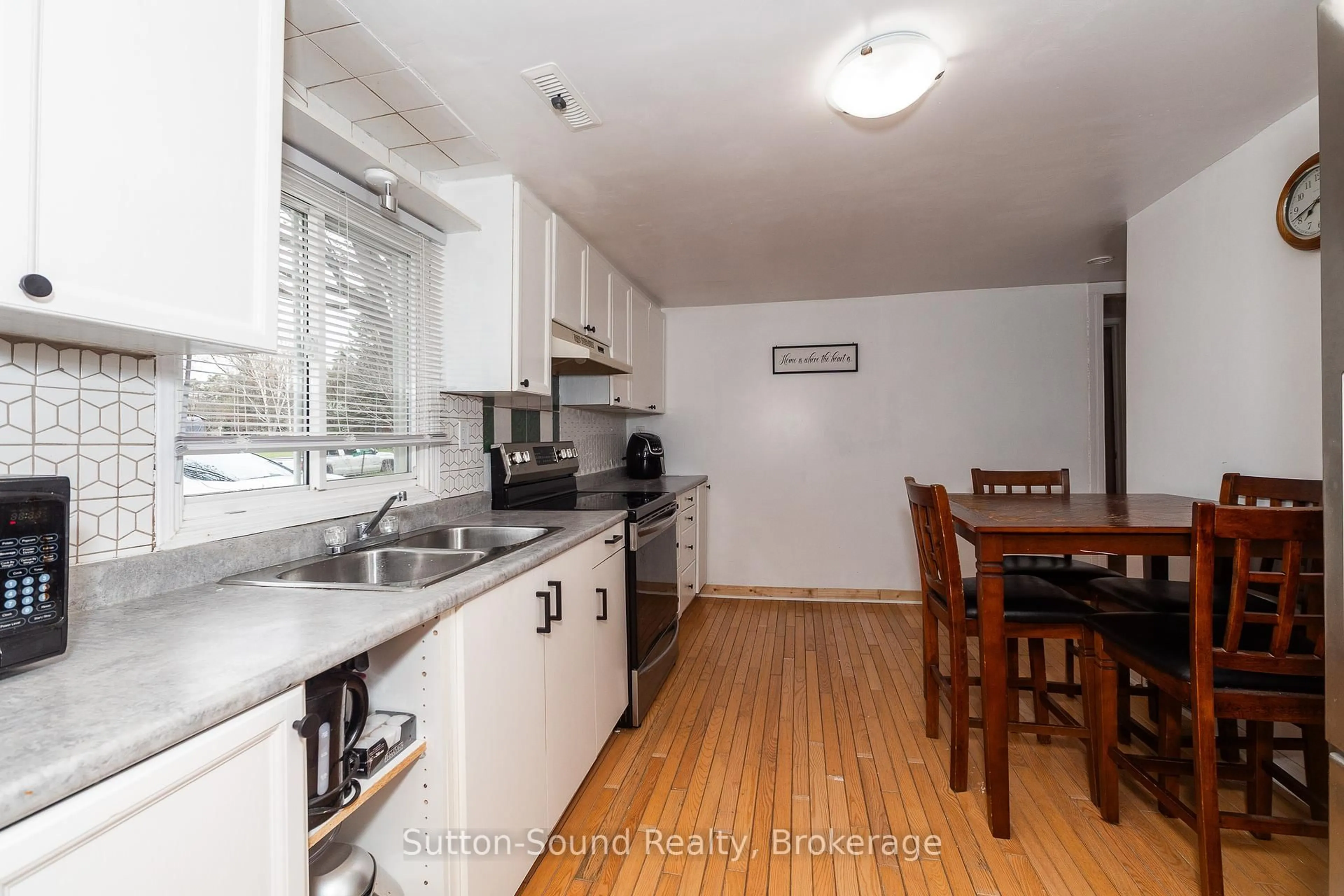Standard kitchen, wood/laminate floor for 776225 Highway 10 Highway, Chatsworth Ontario N0H 1C0