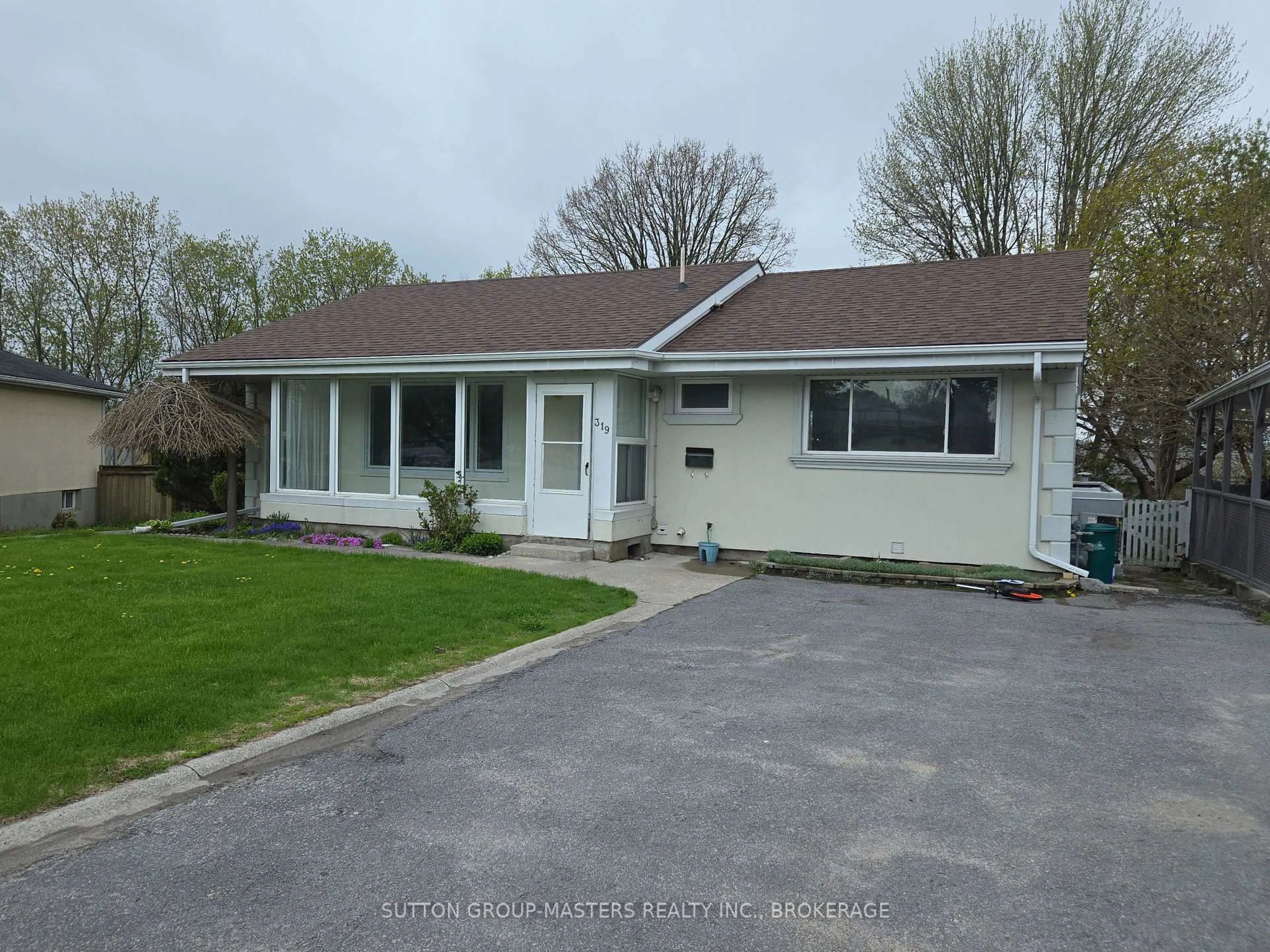 A pic from outside/outdoor area/front of a property/back of a property/a pic from drone, street for 319 Arrowhead Pl, Kingston Ontario K7M 3L4