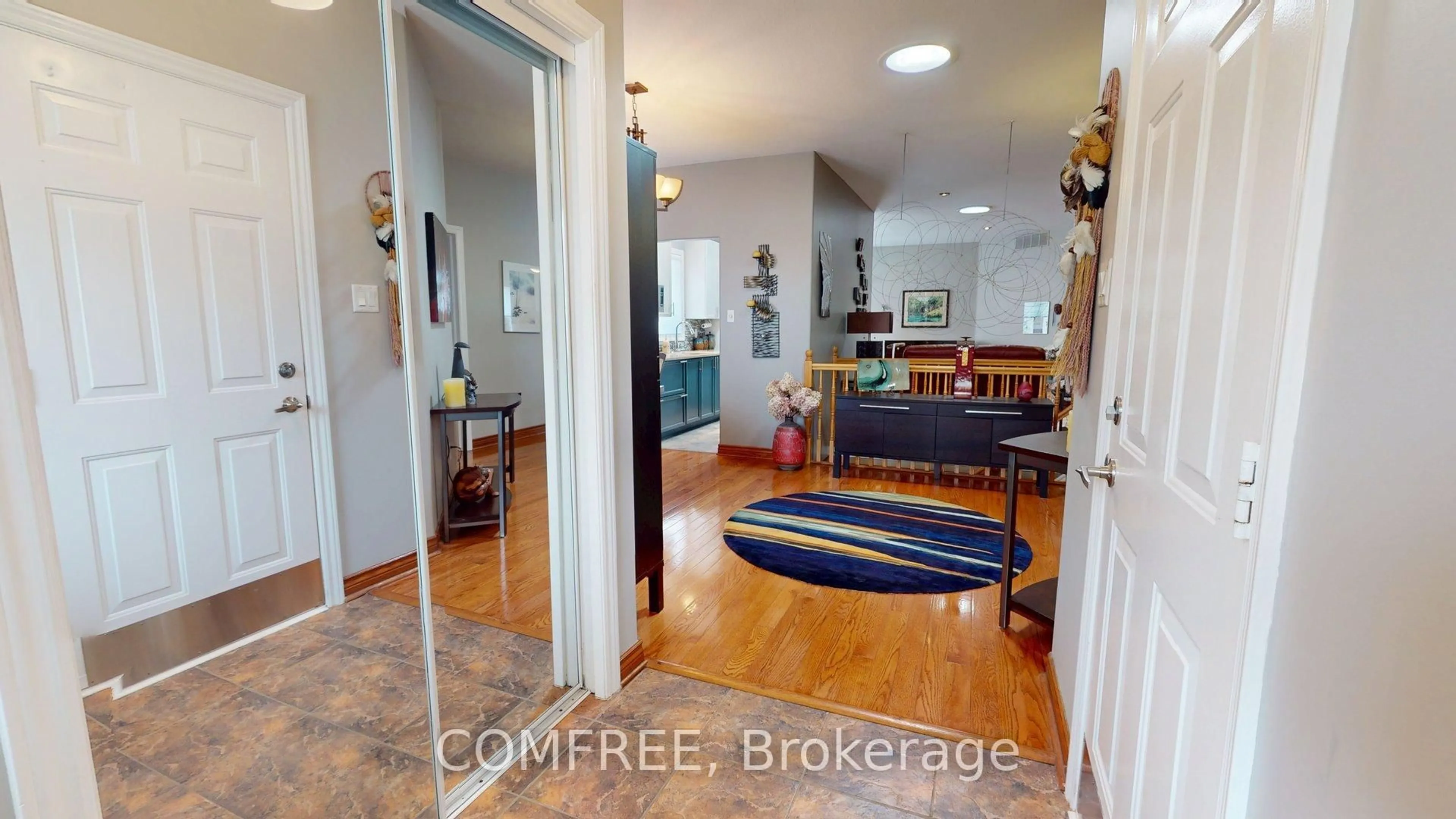 Indoor entryway for 1812 Springridge Dr, Orleans Ontario K4A 4P6