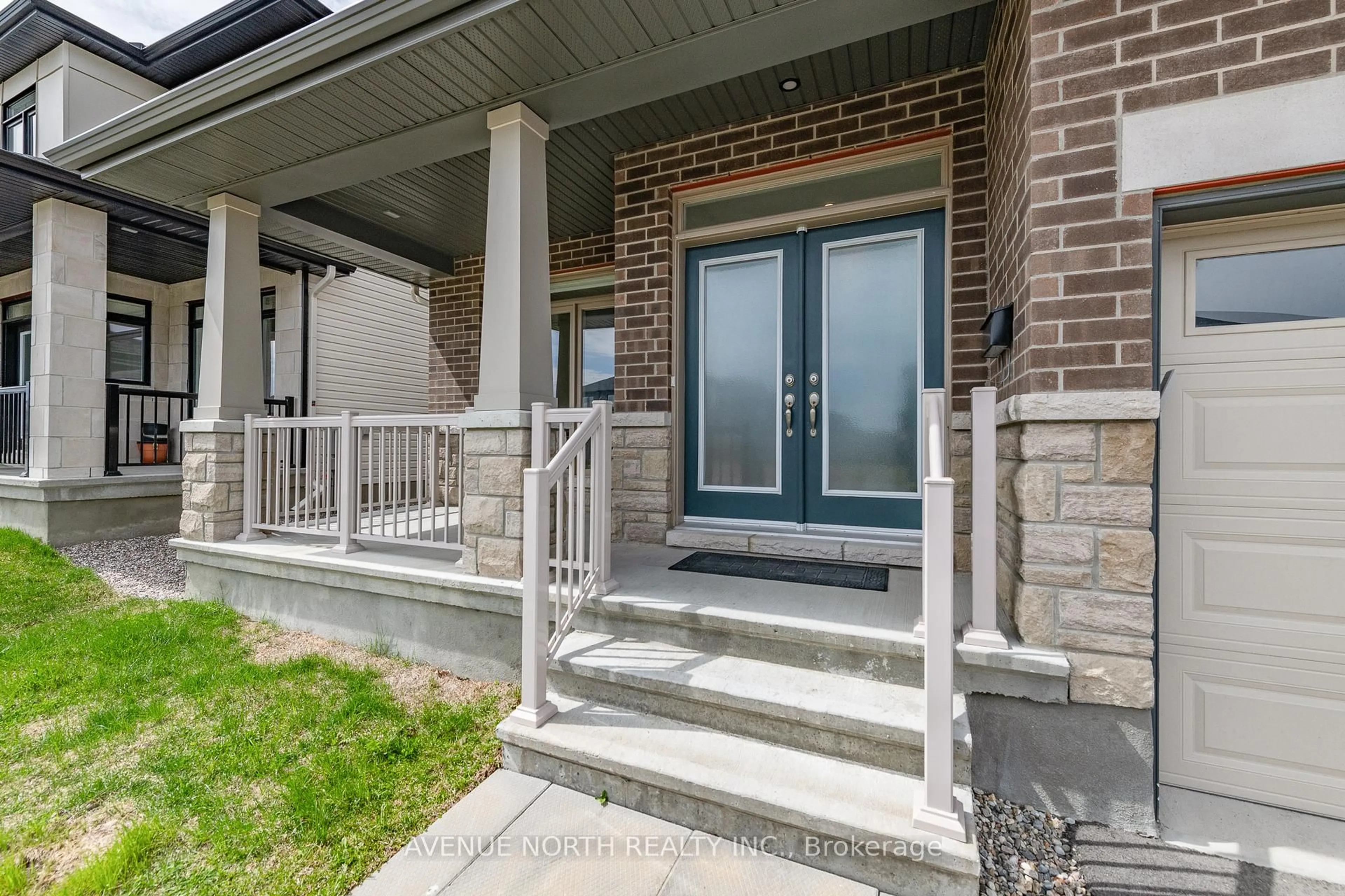 Indoor entryway for 3339 Findlay Creek Dr, Ottawa Ontario K1T 0V4