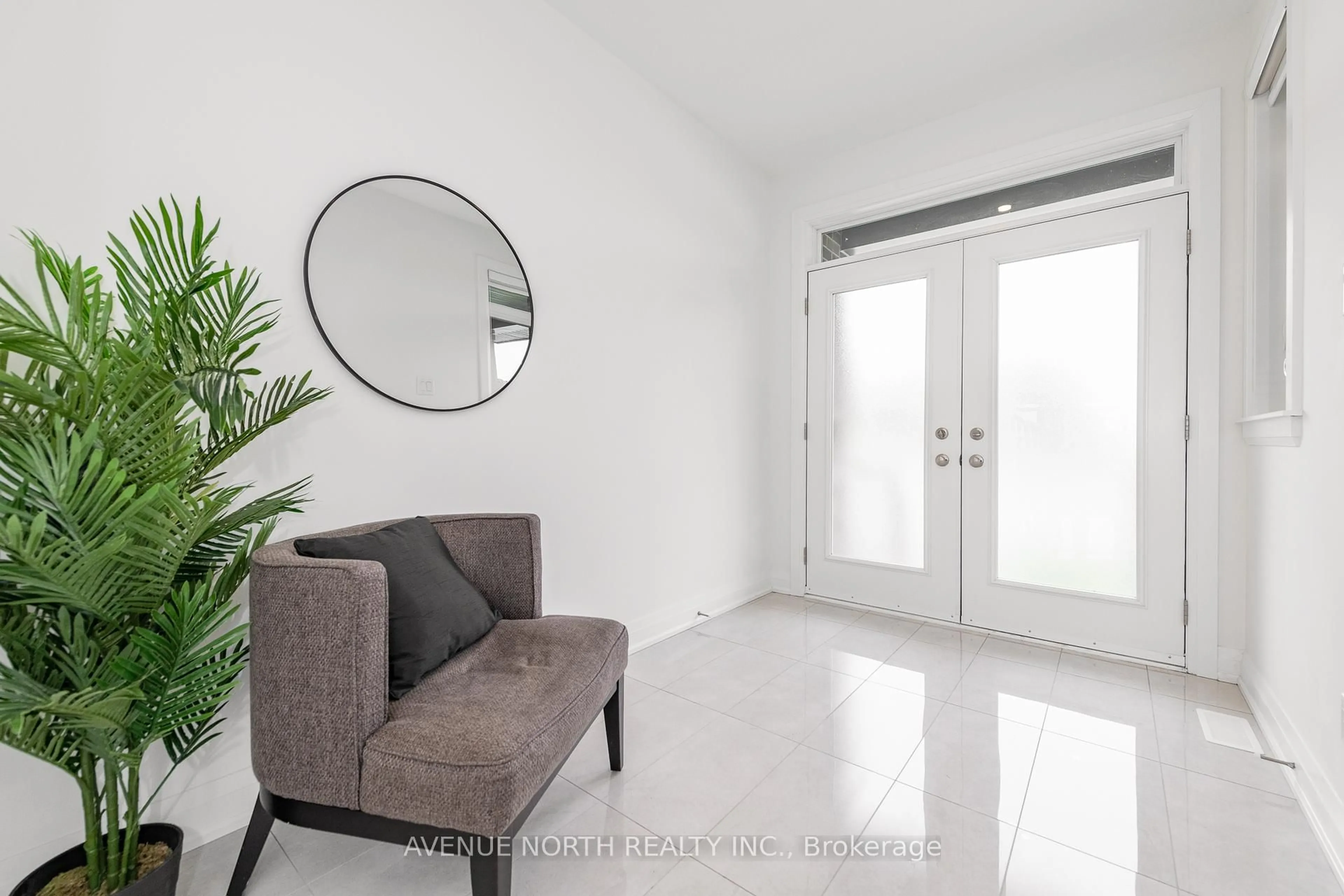 Indoor entryway for 3339 Findlay Creek Dr, Ottawa Ontario K1T 0V4