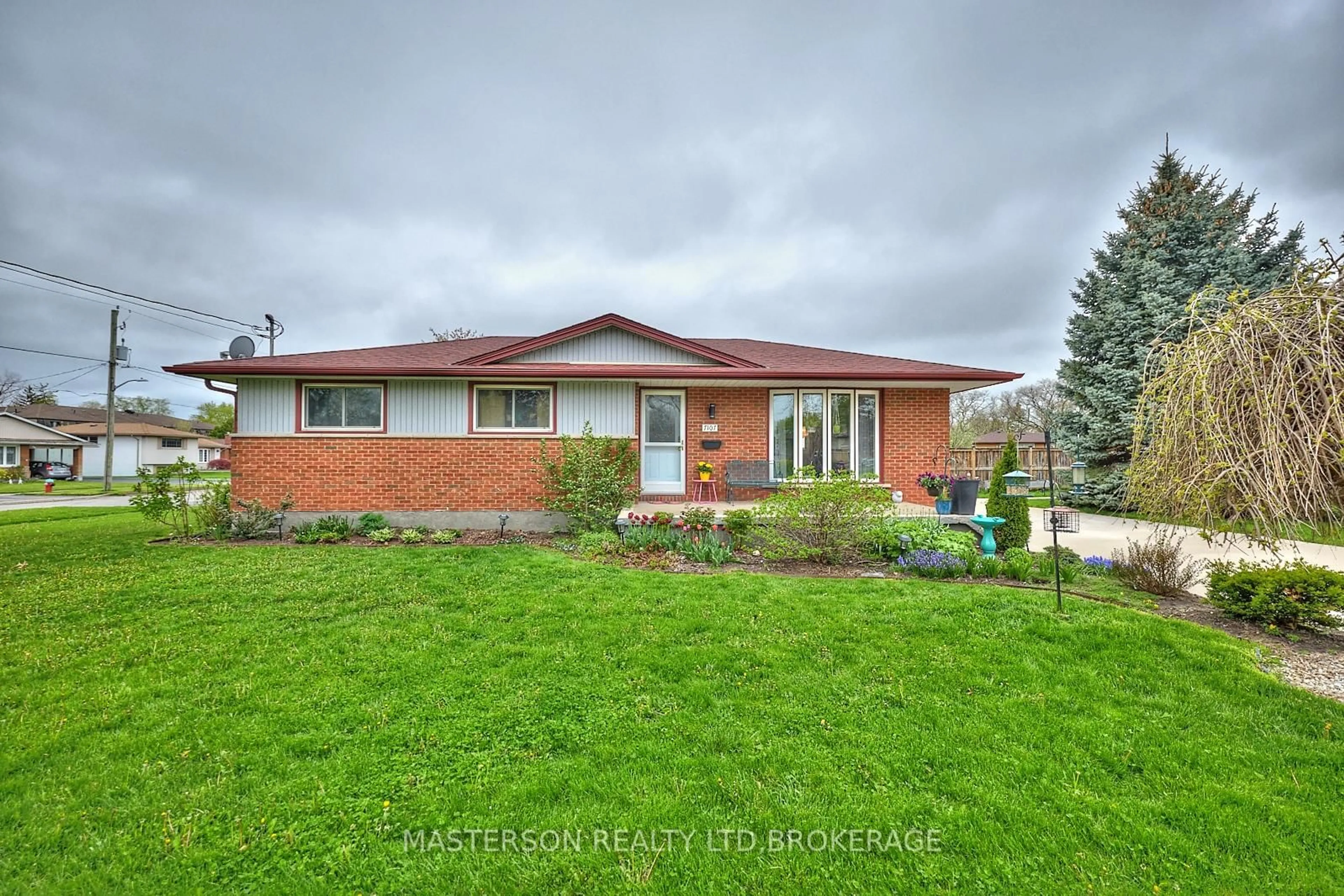 Home with brick exterior material, street for 7107 Whitman Ave, Niagara Falls Ontario L2G 5B7