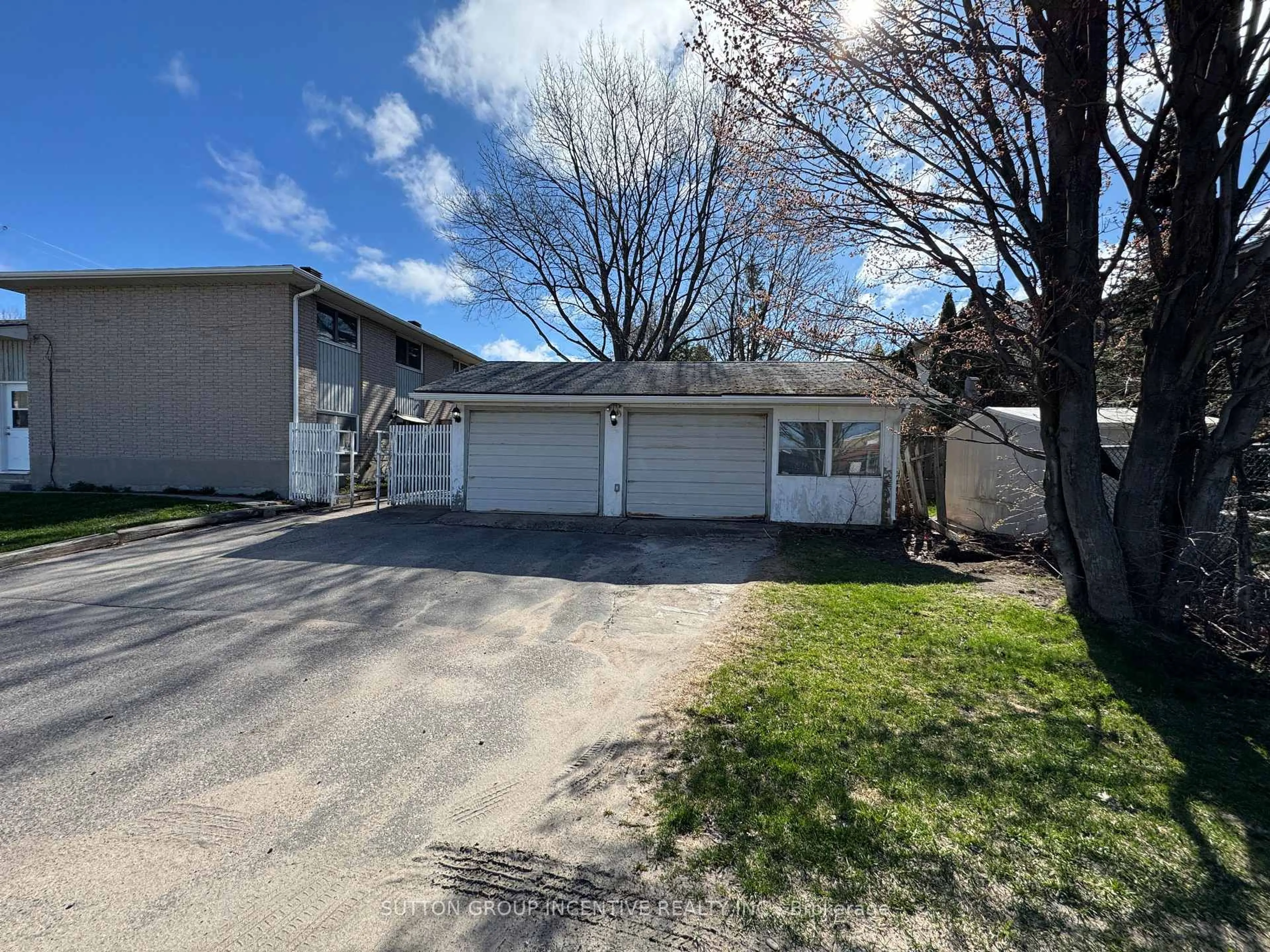 A pic from outside/outdoor area/front of a property/back of a property/a pic from drone, street for 798 Birchwood Rd, North Bay Ontario P1B 4T6