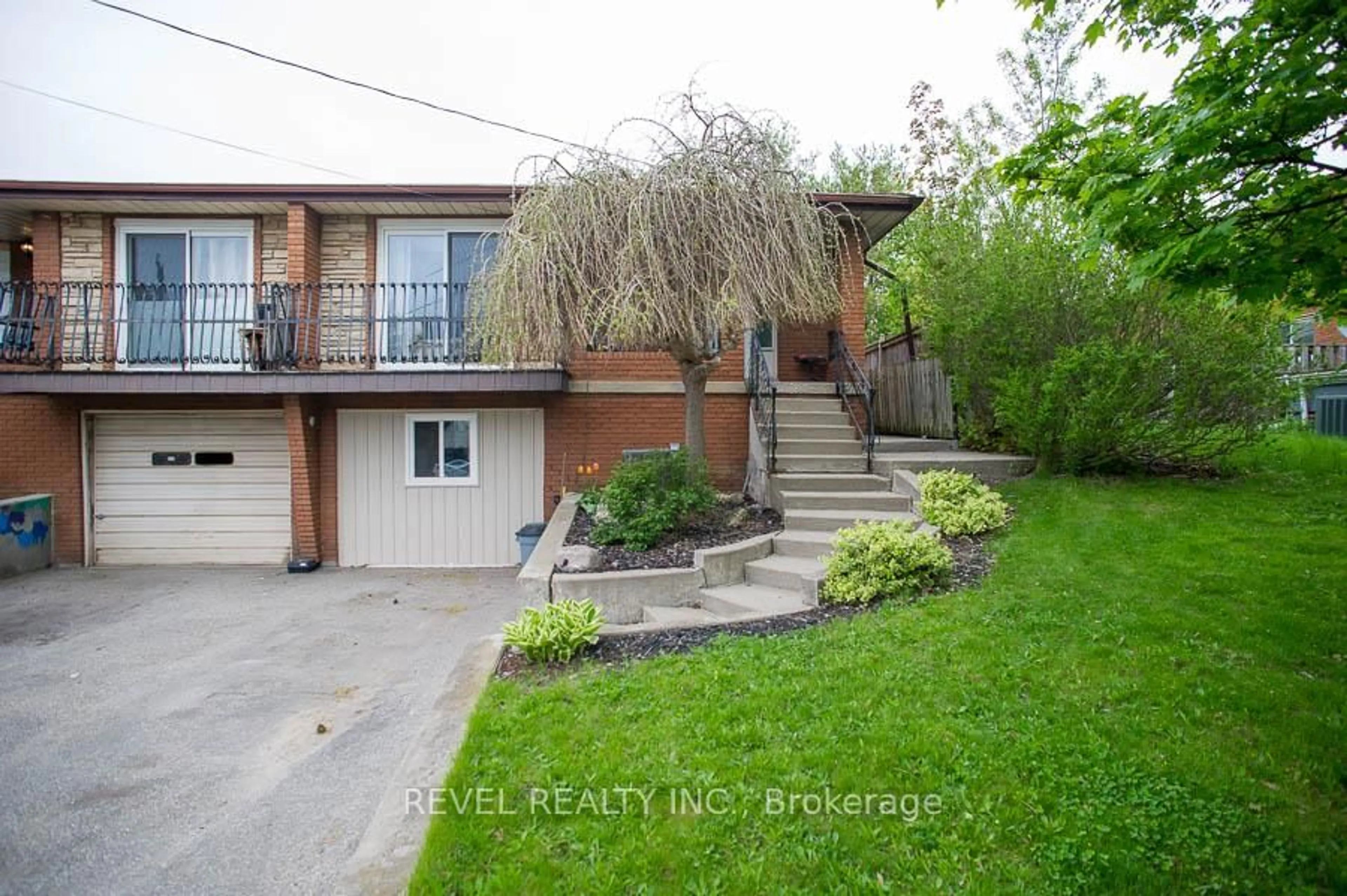 Patio, street for 264B Bruce St, Brantford Ontario N3S 4Z9