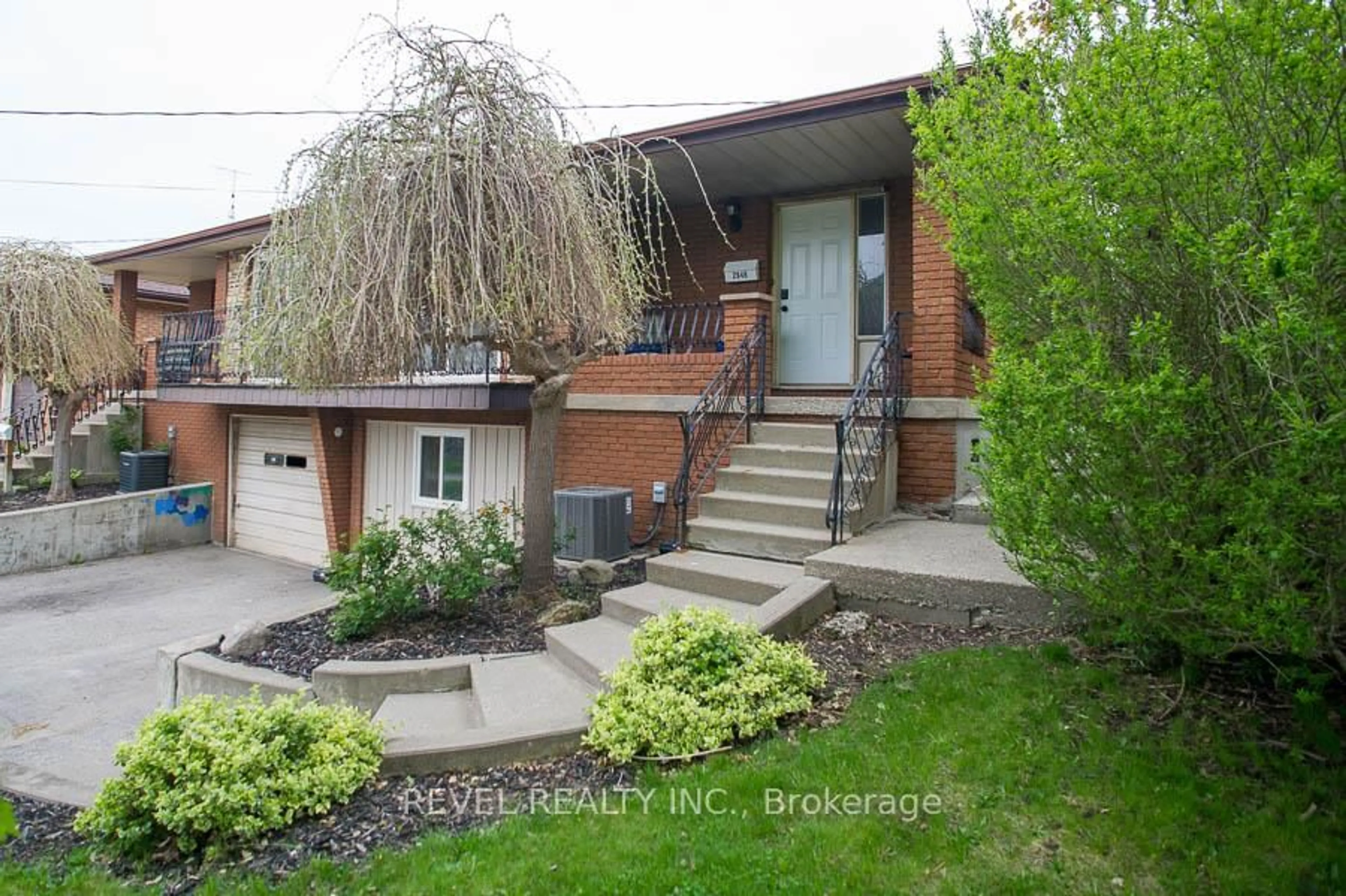 Home with brick exterior material, street for 264B Bruce St, Brantford Ontario N3S 4Z9
