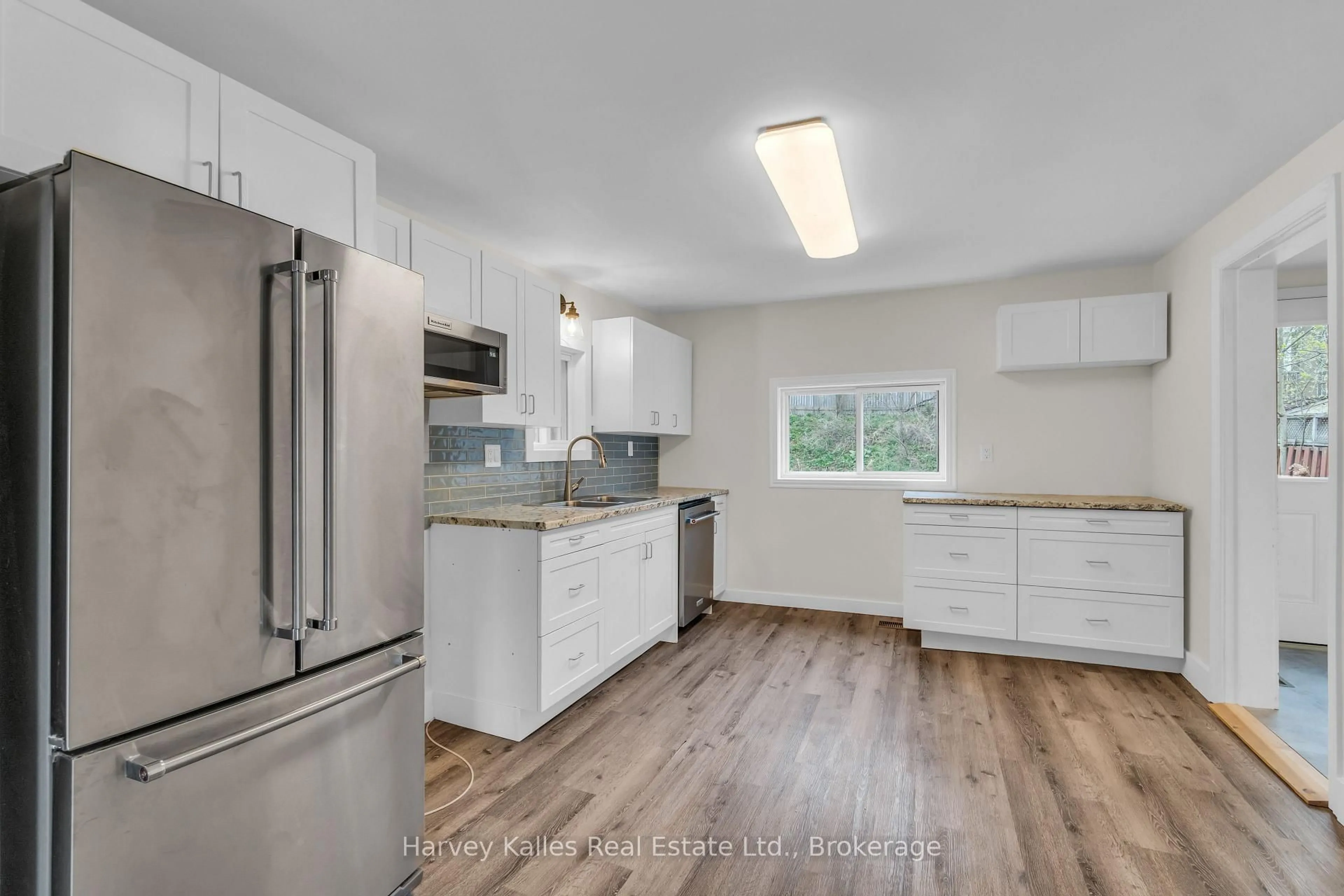 Open concept kitchen, unknown for 10 Caroline St, Huntsville Ontario P1H 2B4