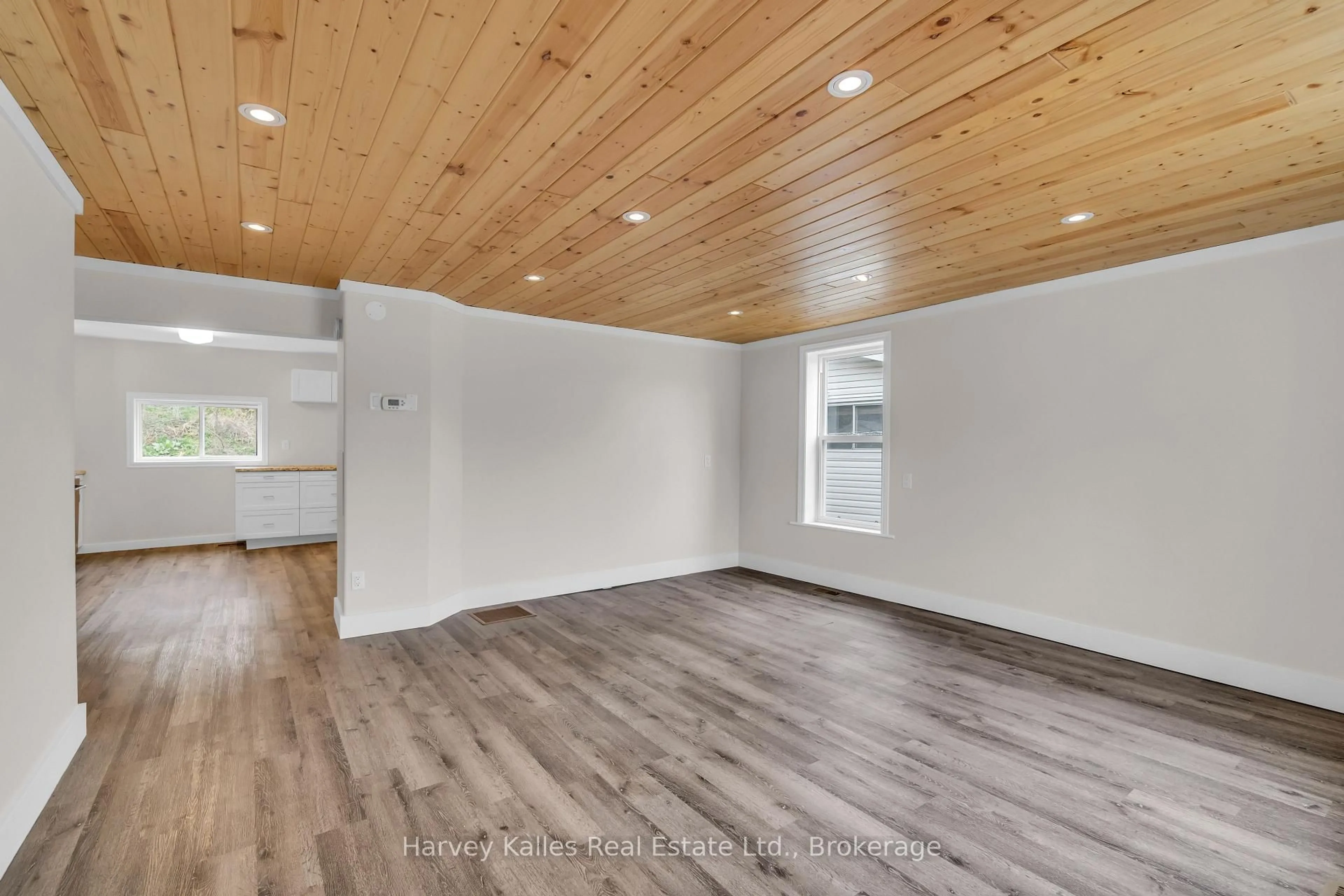 A pic of a room for 10 Caroline St, Huntsville Ontario P1H 2B4