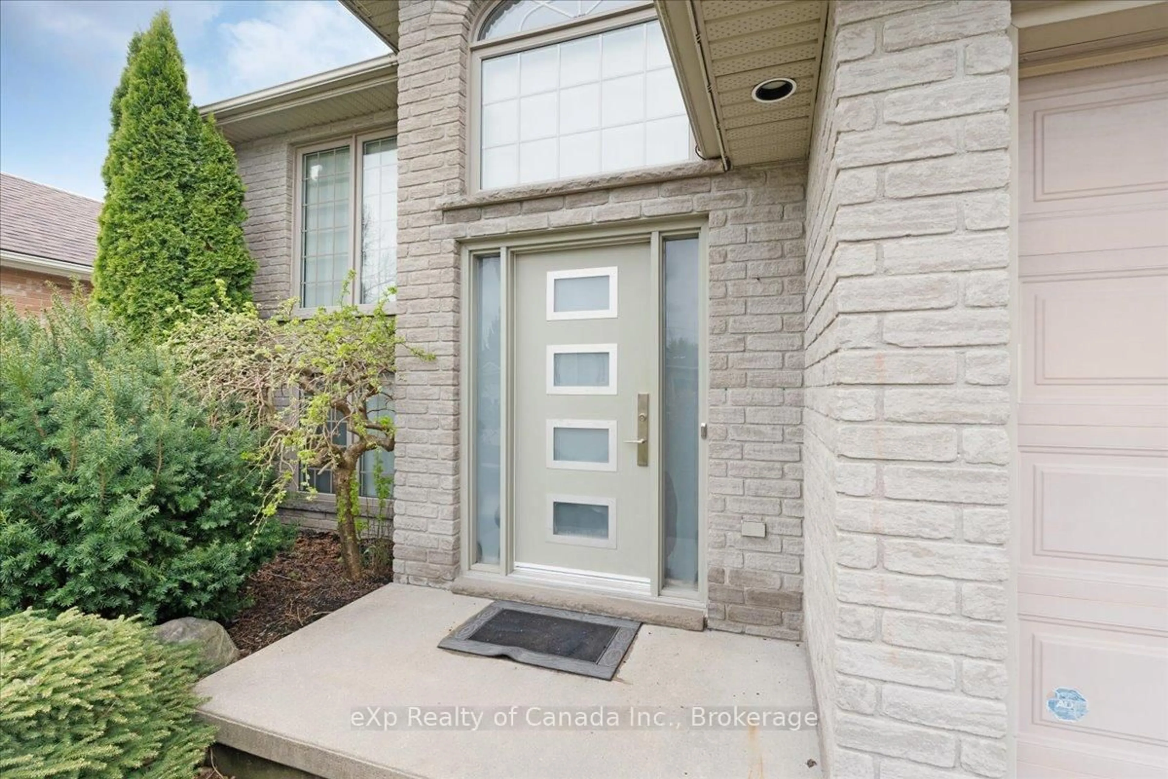 Indoor entryway for 69 Neutral Ave, Woodstock Ontario N4T 1S7