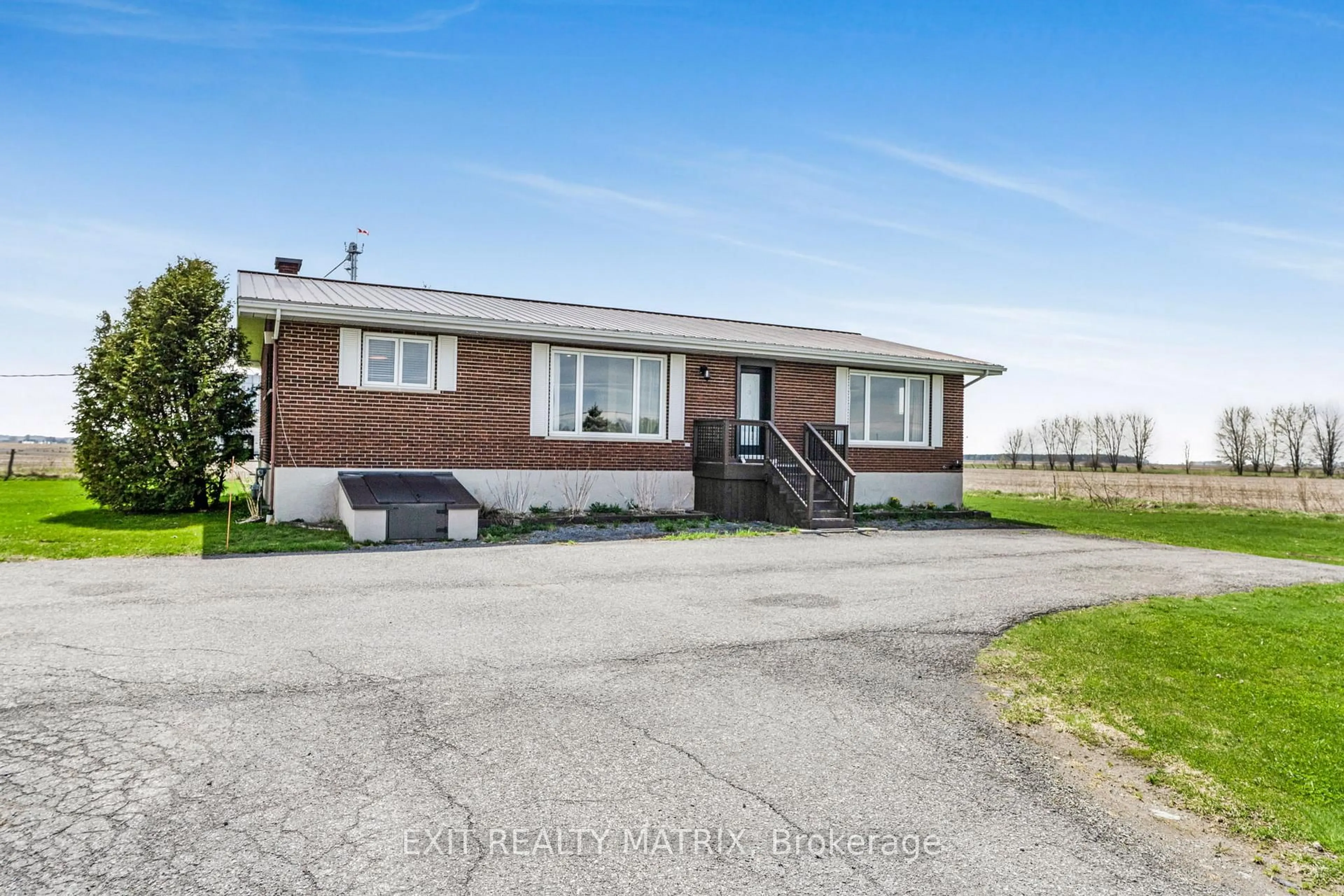 Unknown for 2631 County Road 17 Rd, Champlain Ontario K0B 1K0