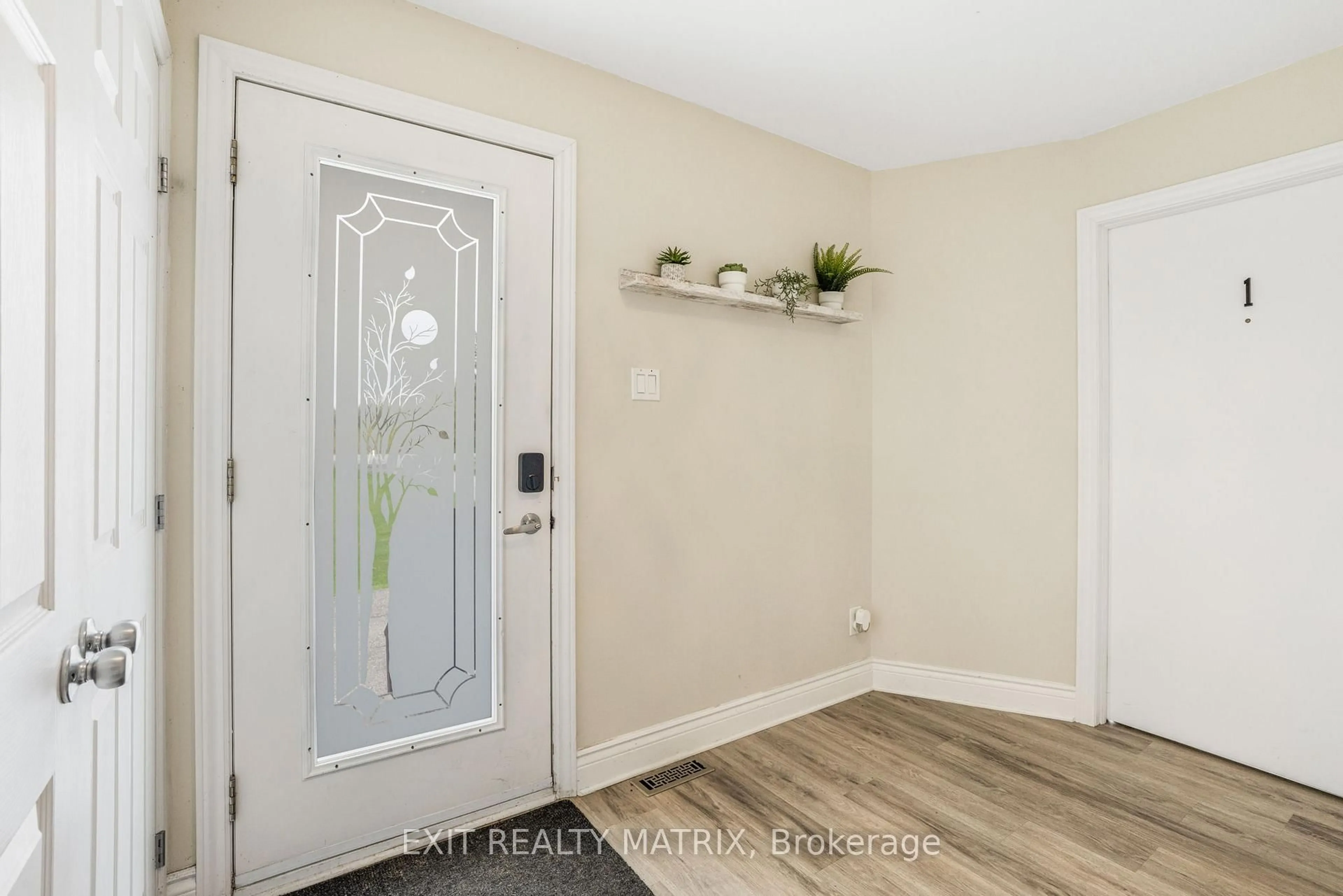 Indoor entryway for 2631 County Road 17 Rd, Champlain Ontario K0B 1K0