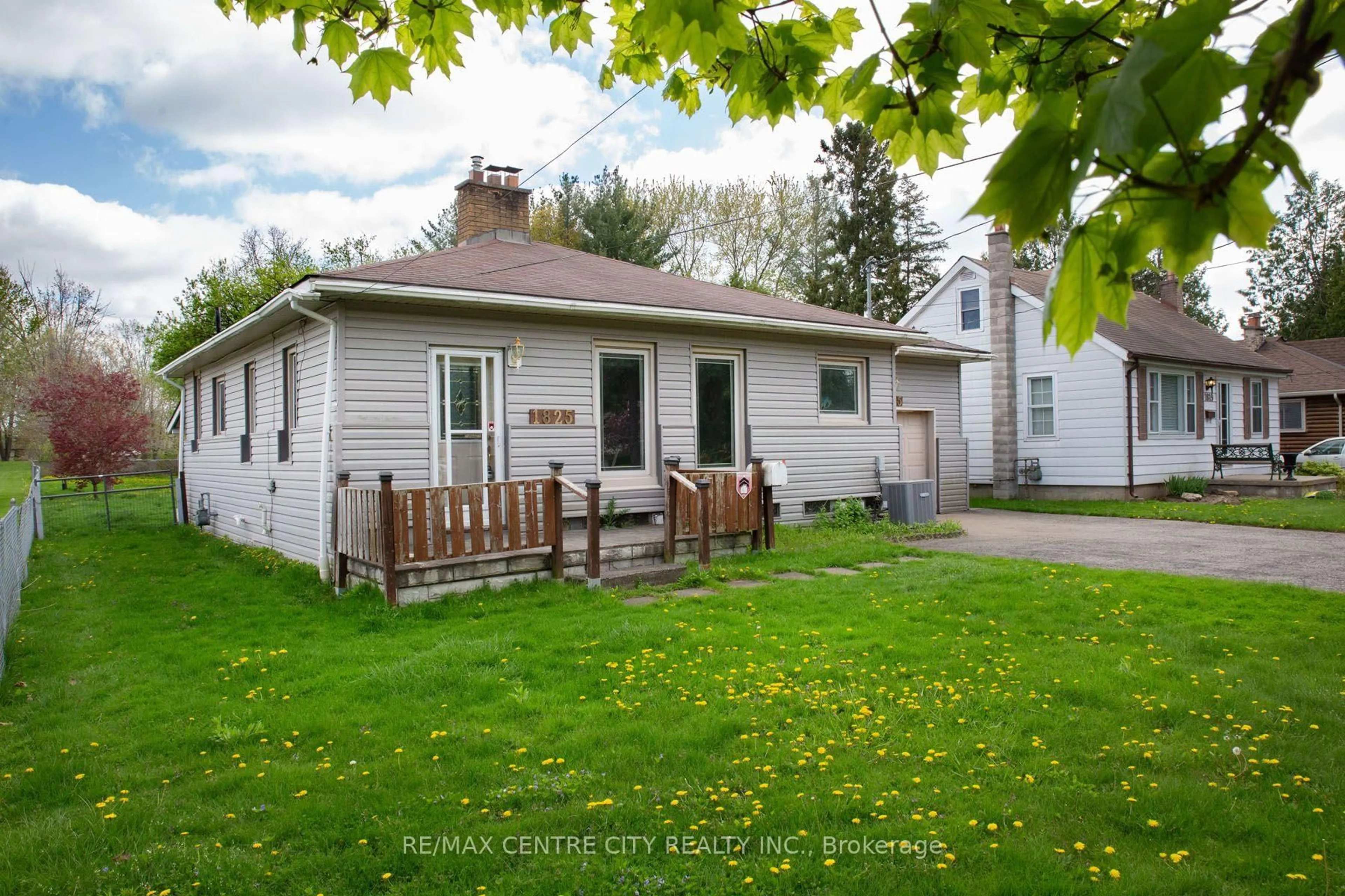 Unknown for 1825 Parkhurst Ave, London East Ontario N5V 2C4