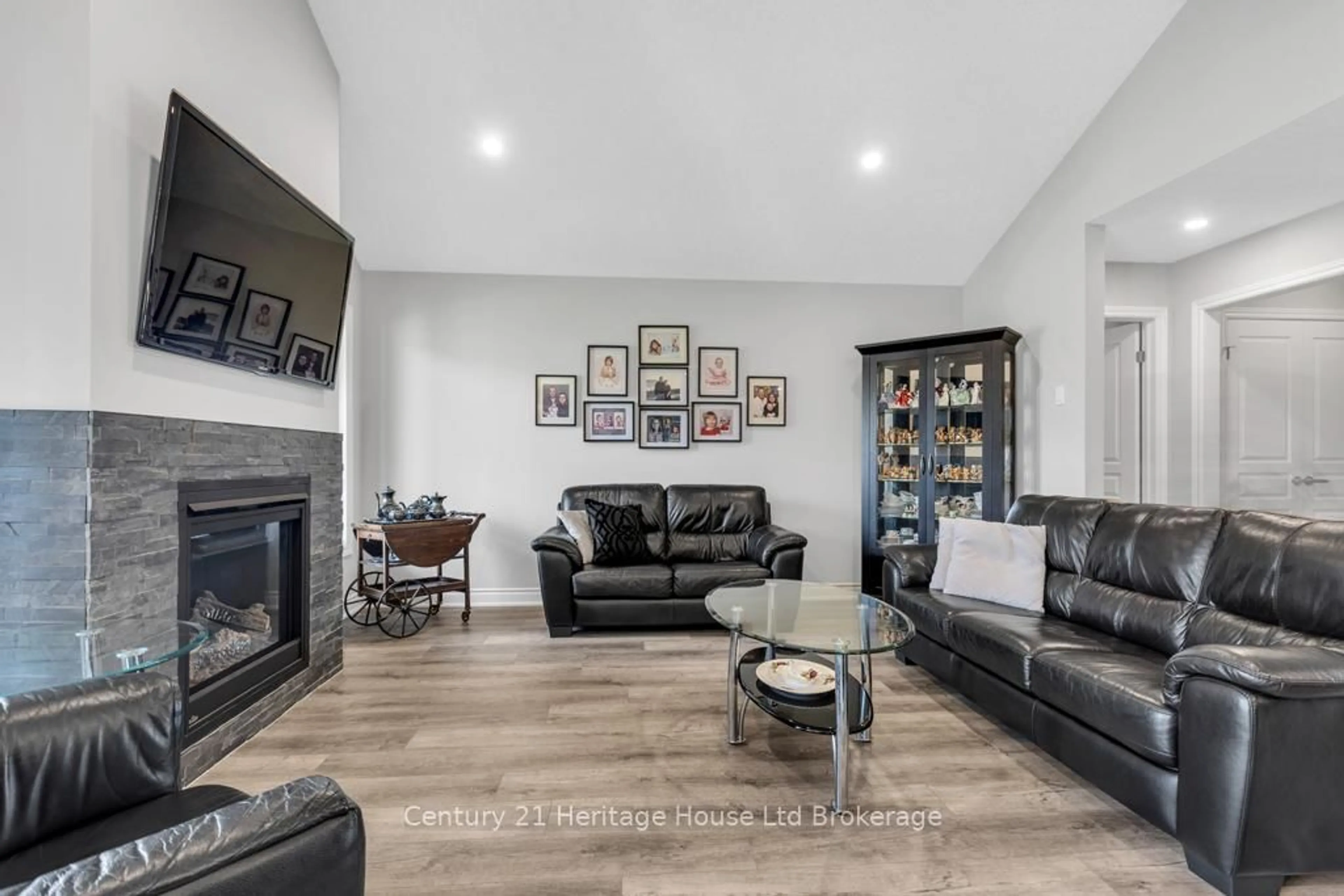Living room with furniture, unknown for 55 William St, Tillsonburg Ontario N4G 5R9