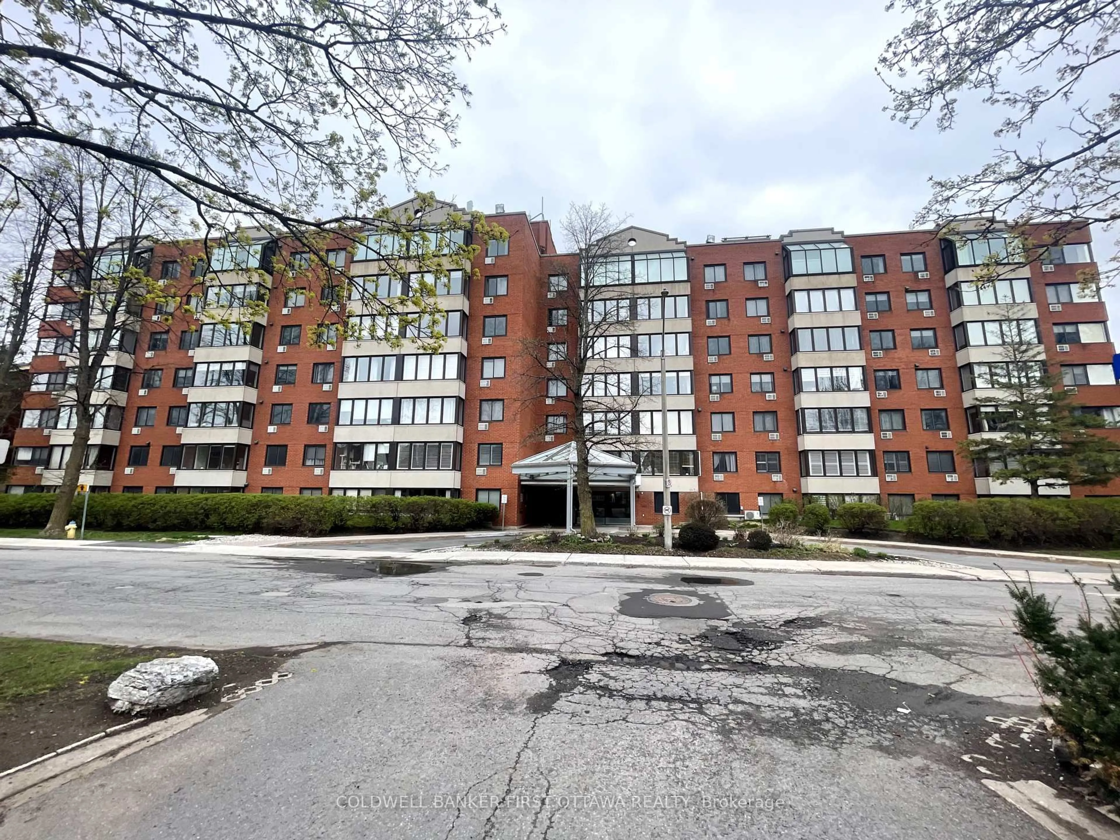 Unknown for 225 Alvin Rd #111, Ottawa Ontario K1K 4H6