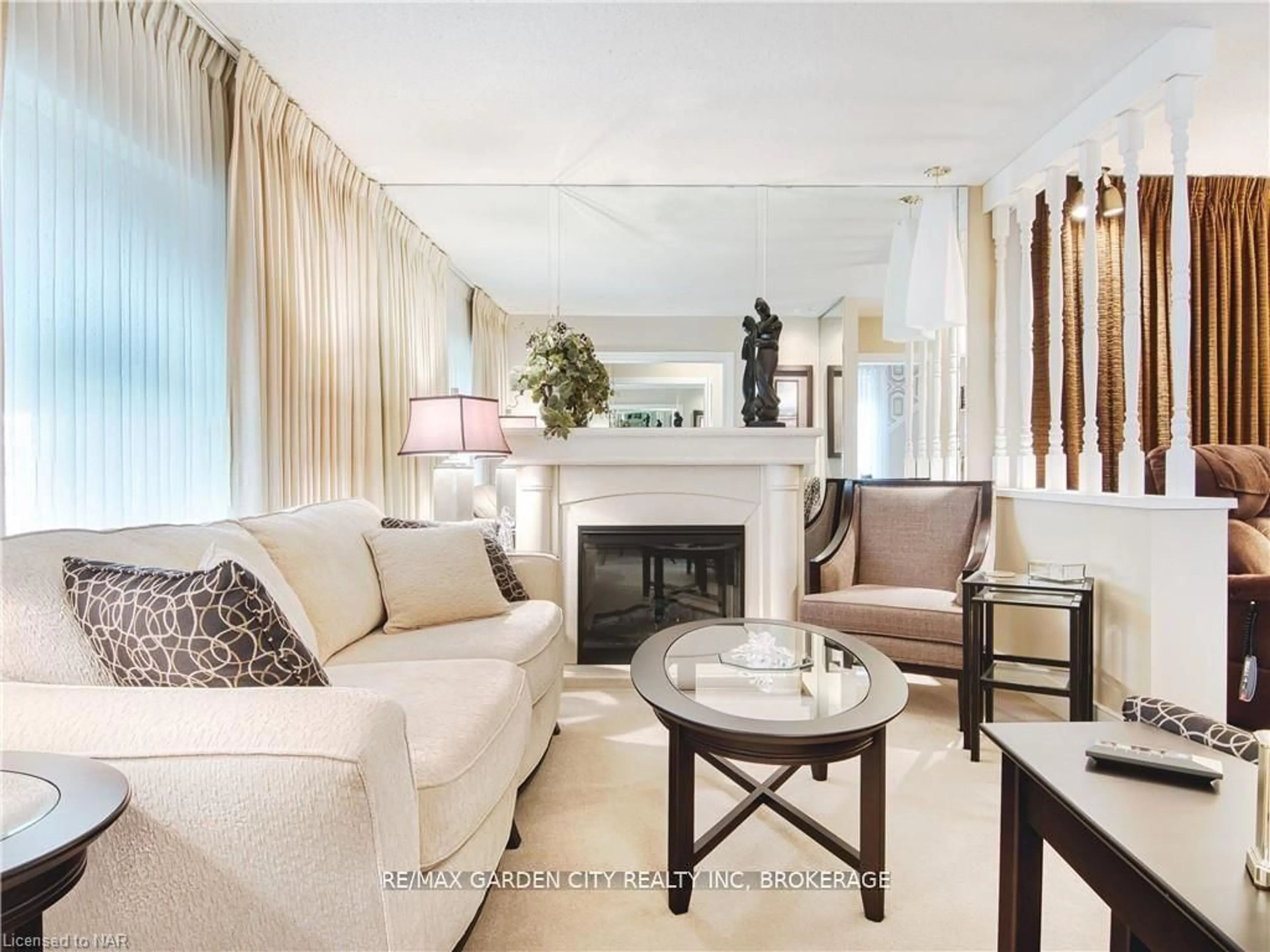 Living room with furniture, unknown for 111 LAKE St, St. Catharines Ontario L2R 5X7