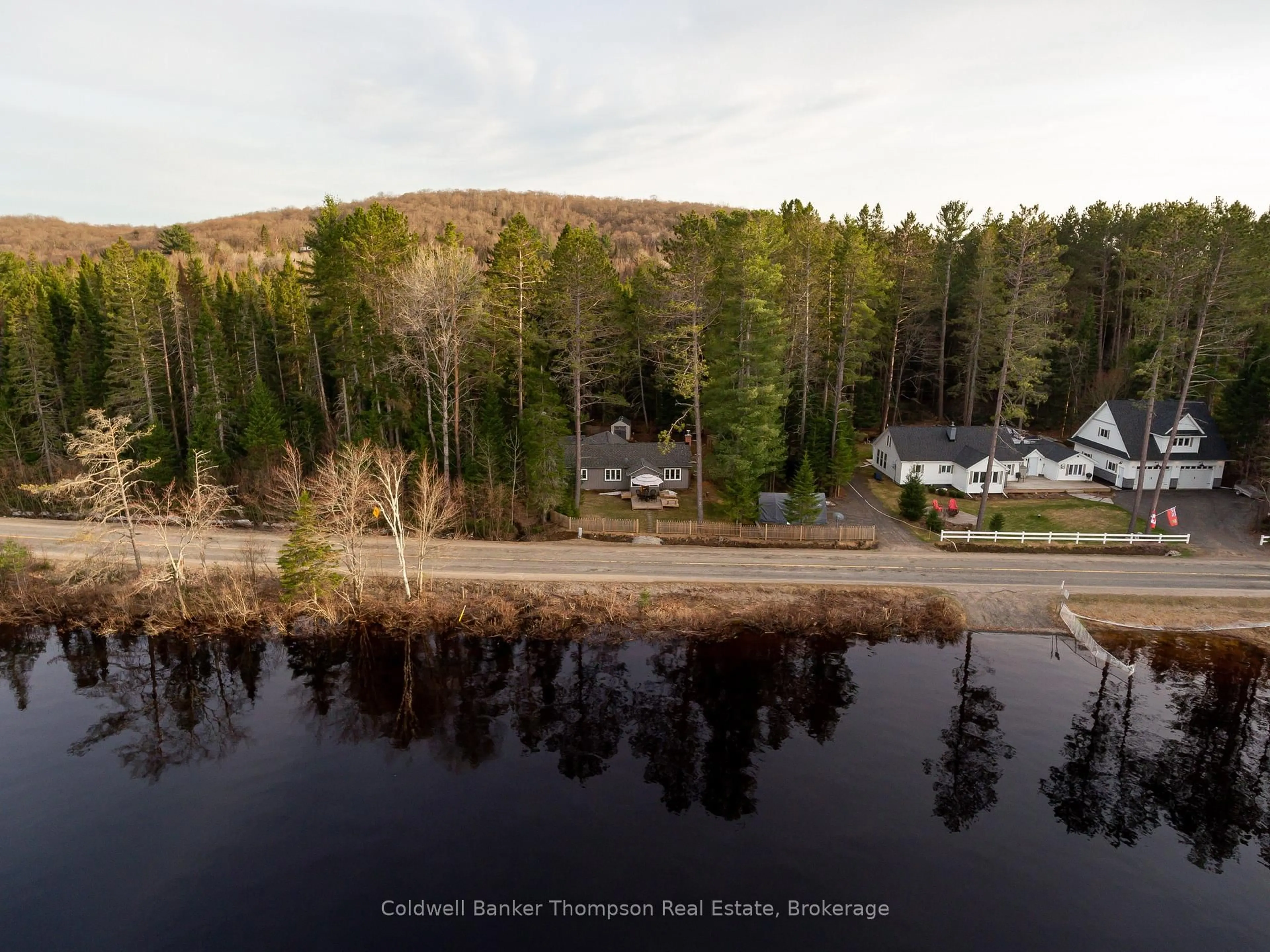 A pic from outside/outdoor area/front of a property/back of a property/a pic from drone, water/lake/river/ocean view for 4205 Ravenscliffe Rd, Huntsville Ontario P1H 2J2