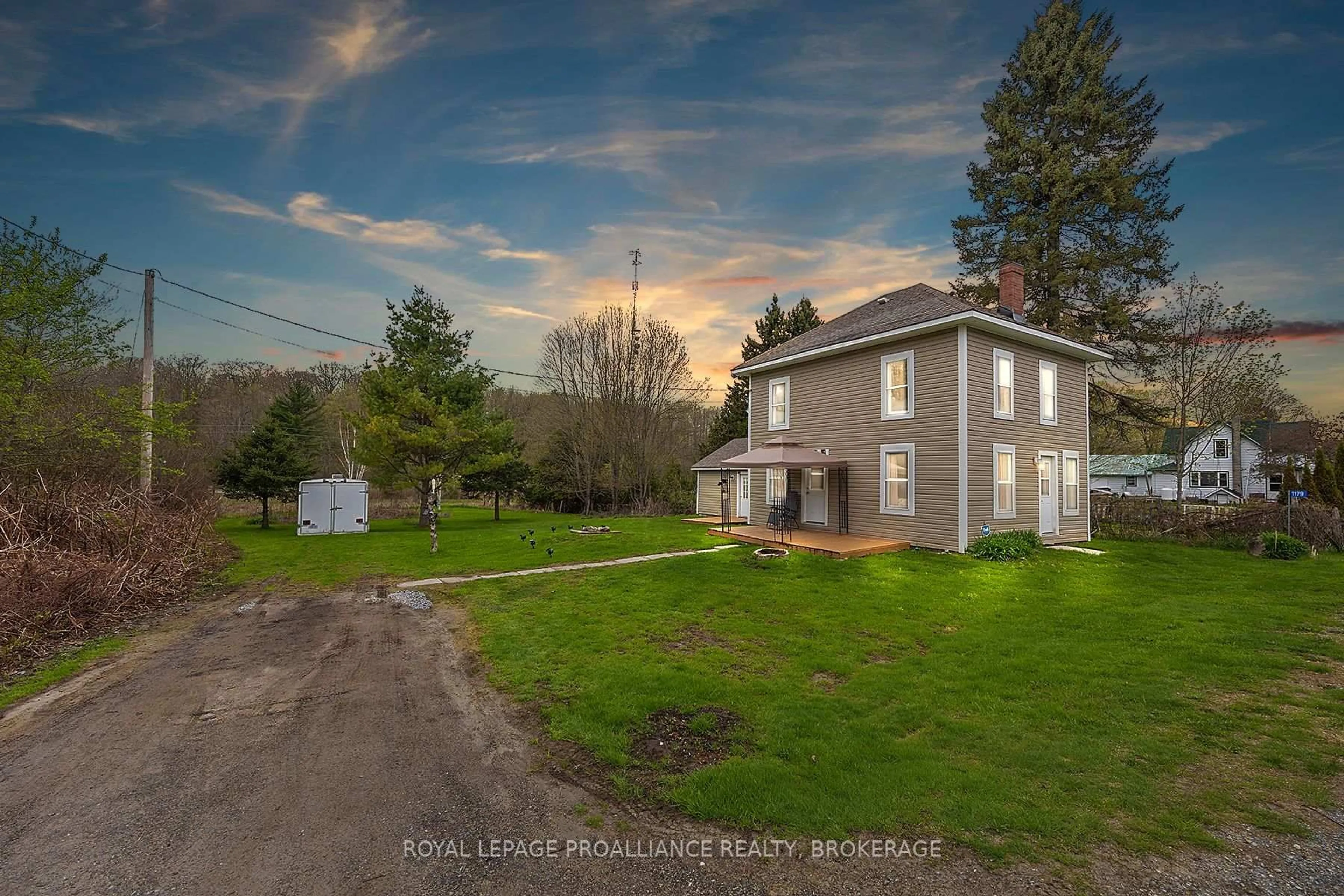 A pic from outside/outdoor area/front of a property/back of a property/a pic from drone, building for 1179 Godfrey Rd, Godfrey Ontario K0H 1T0