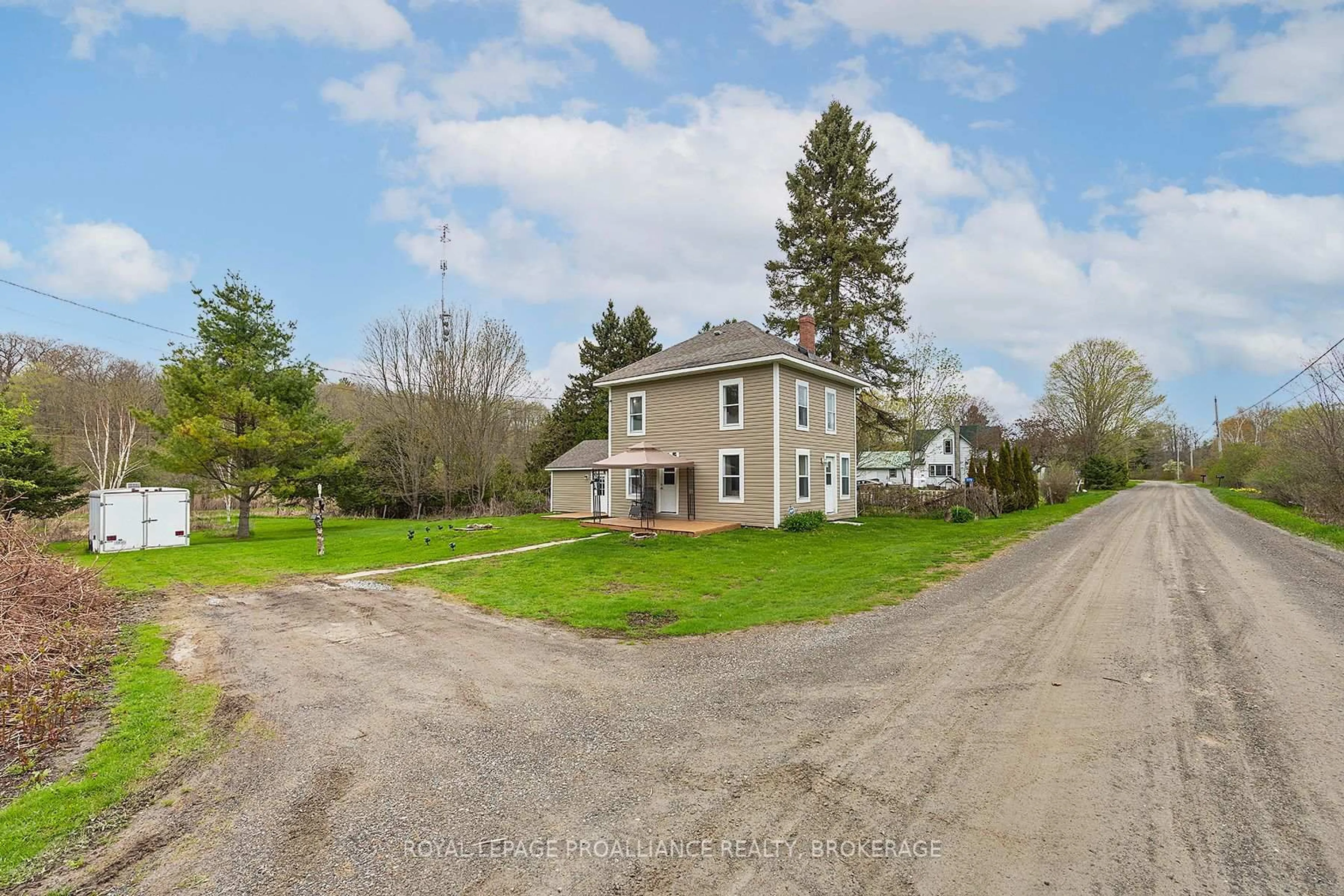 A pic from outside/outdoor area/front of a property/back of a property/a pic from drone, street for 1179 Godfrey Rd, Godfrey Ontario K0H 1T0