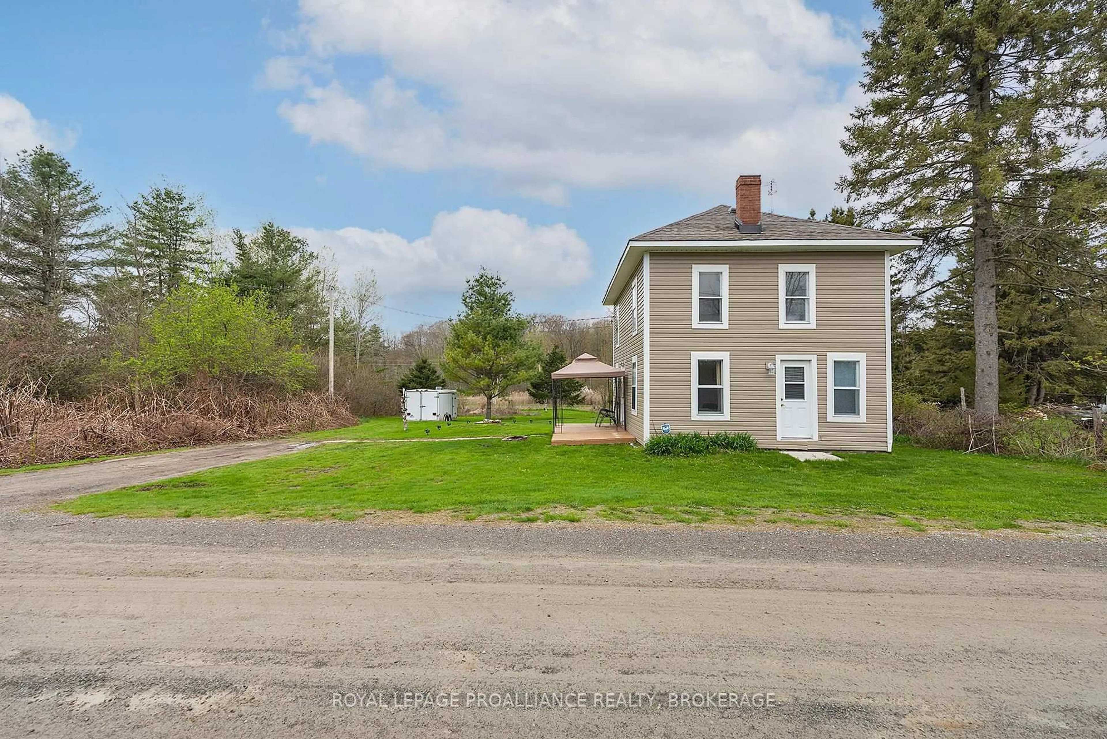 A pic from outside/outdoor area/front of a property/back of a property/a pic from drone, street for 1179 Godfrey Rd, Godfrey Ontario K0H 1T0