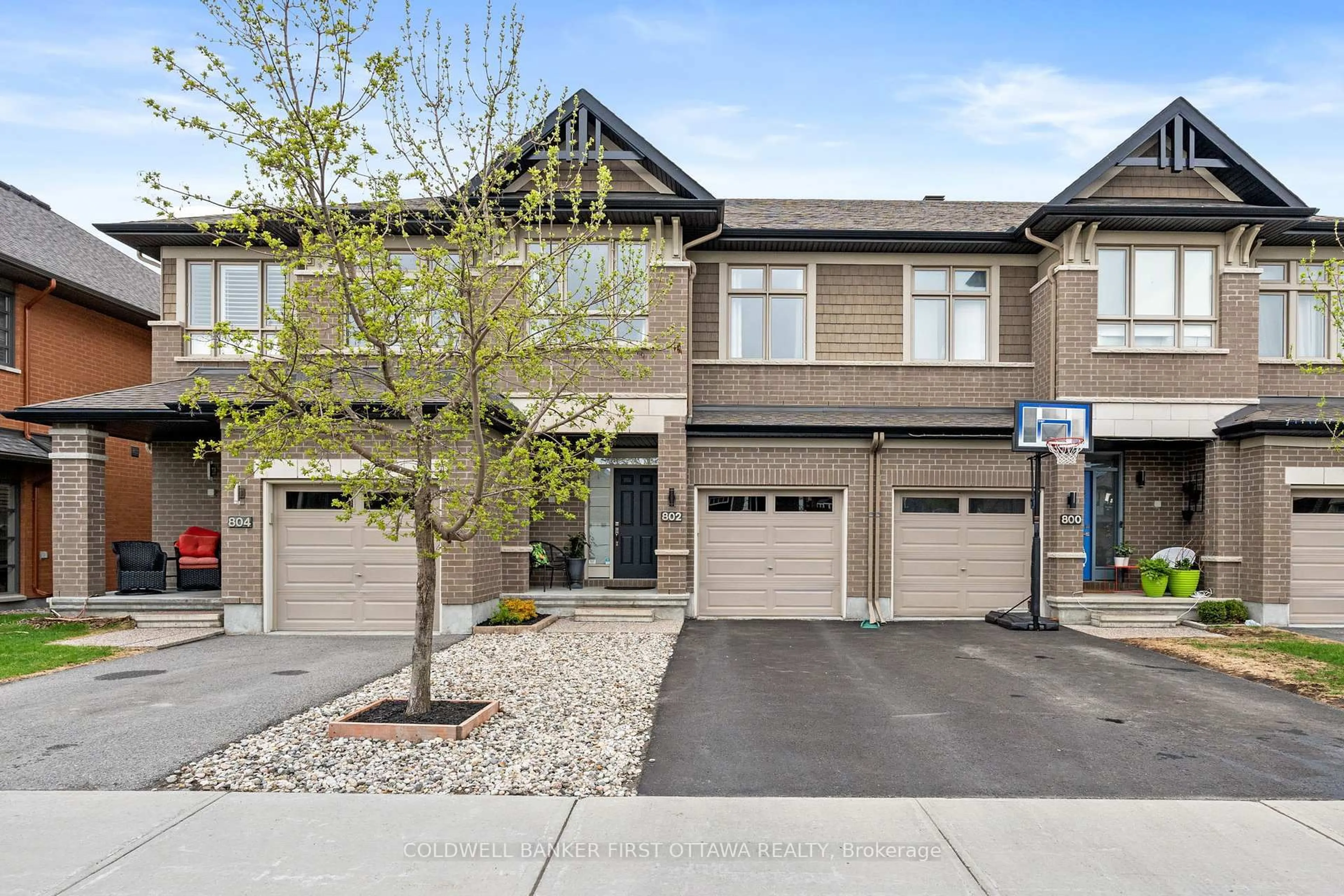 Unknown for 802 Carnelian Cres, Ottawa Ontario K1X 0A8