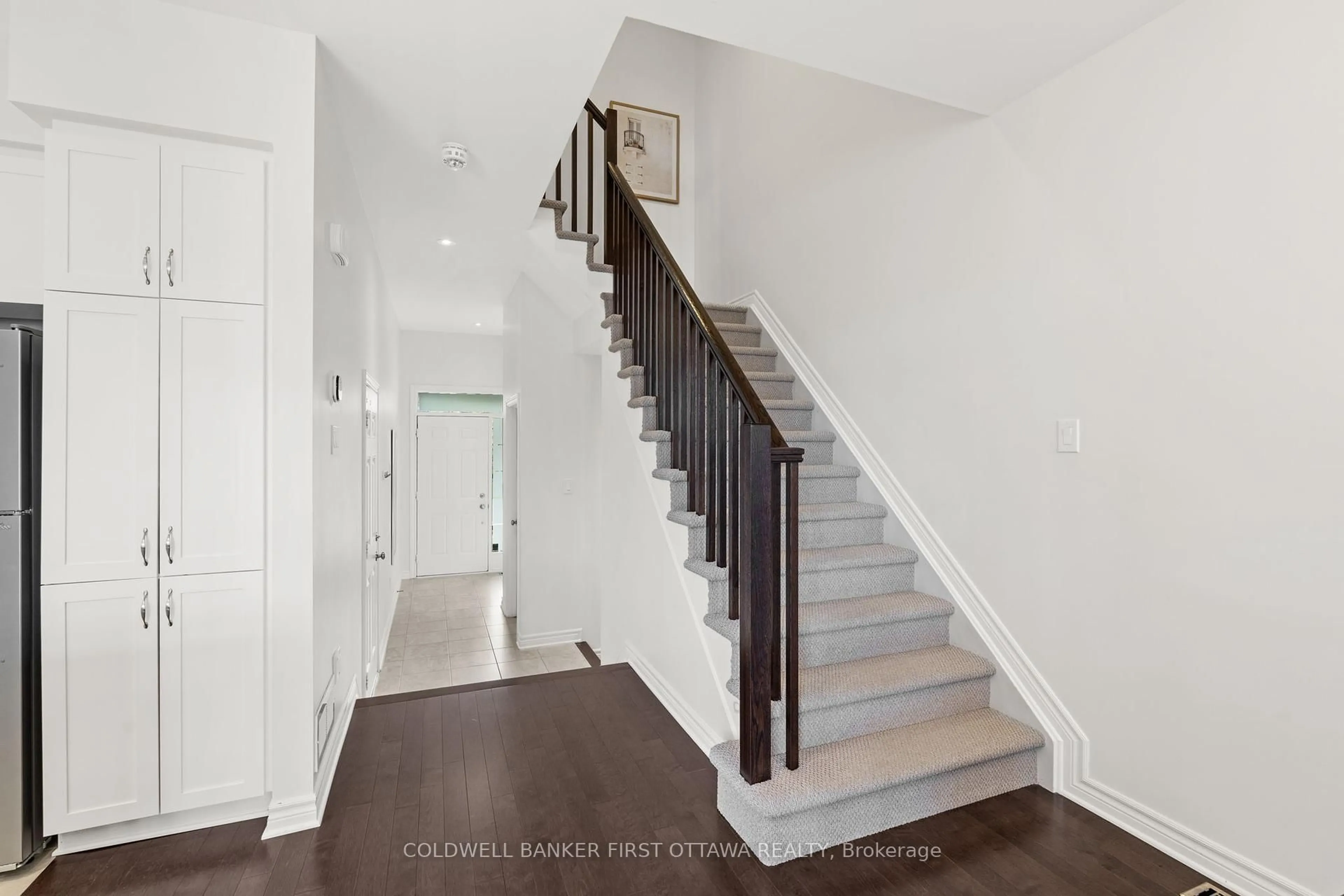 Unknown for 802 Carnelian Cres, Ottawa Ontario K1X 0A8