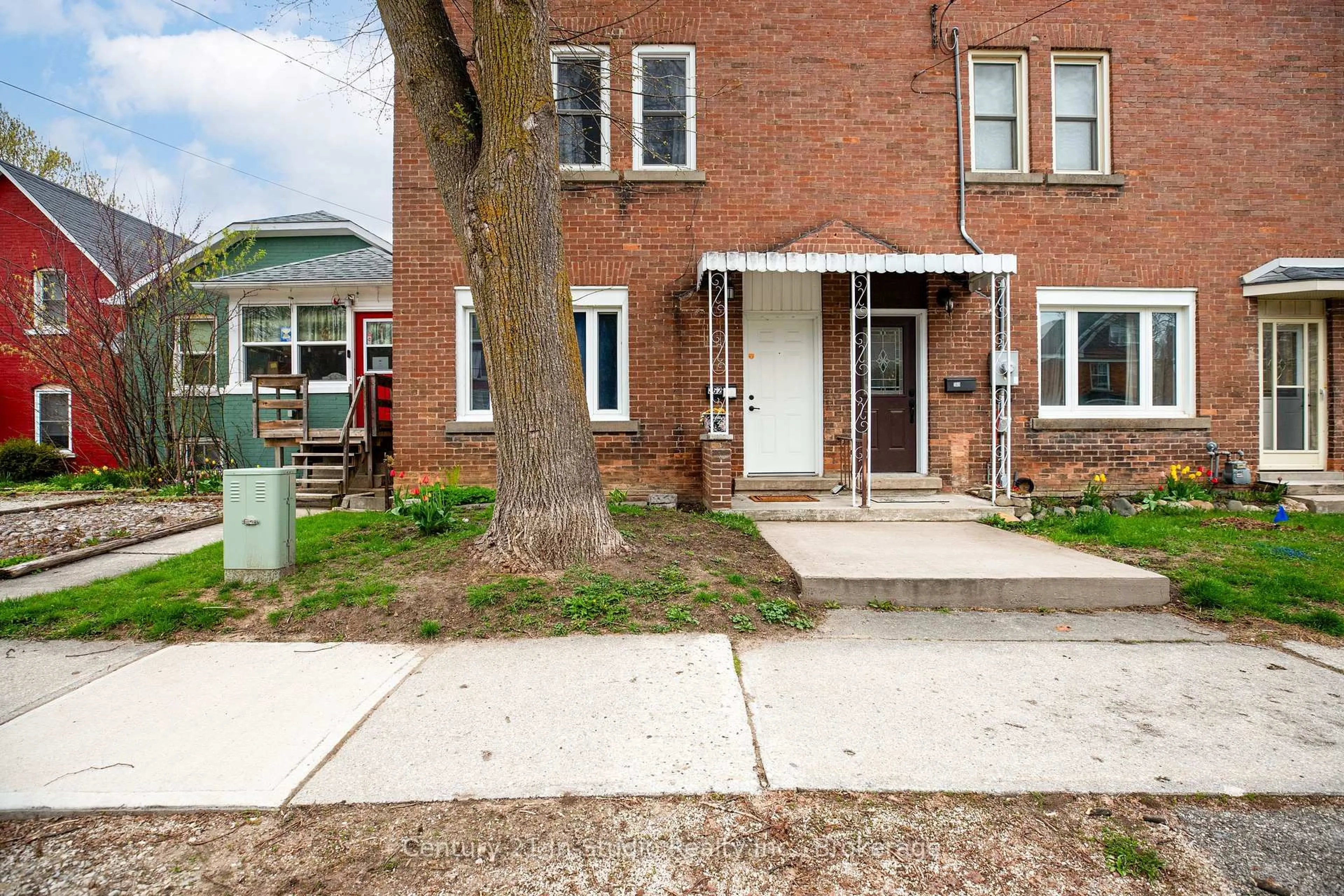 Home with brick exterior material, street for 362 11th St, Owen Sound Ontario N4K 3S8