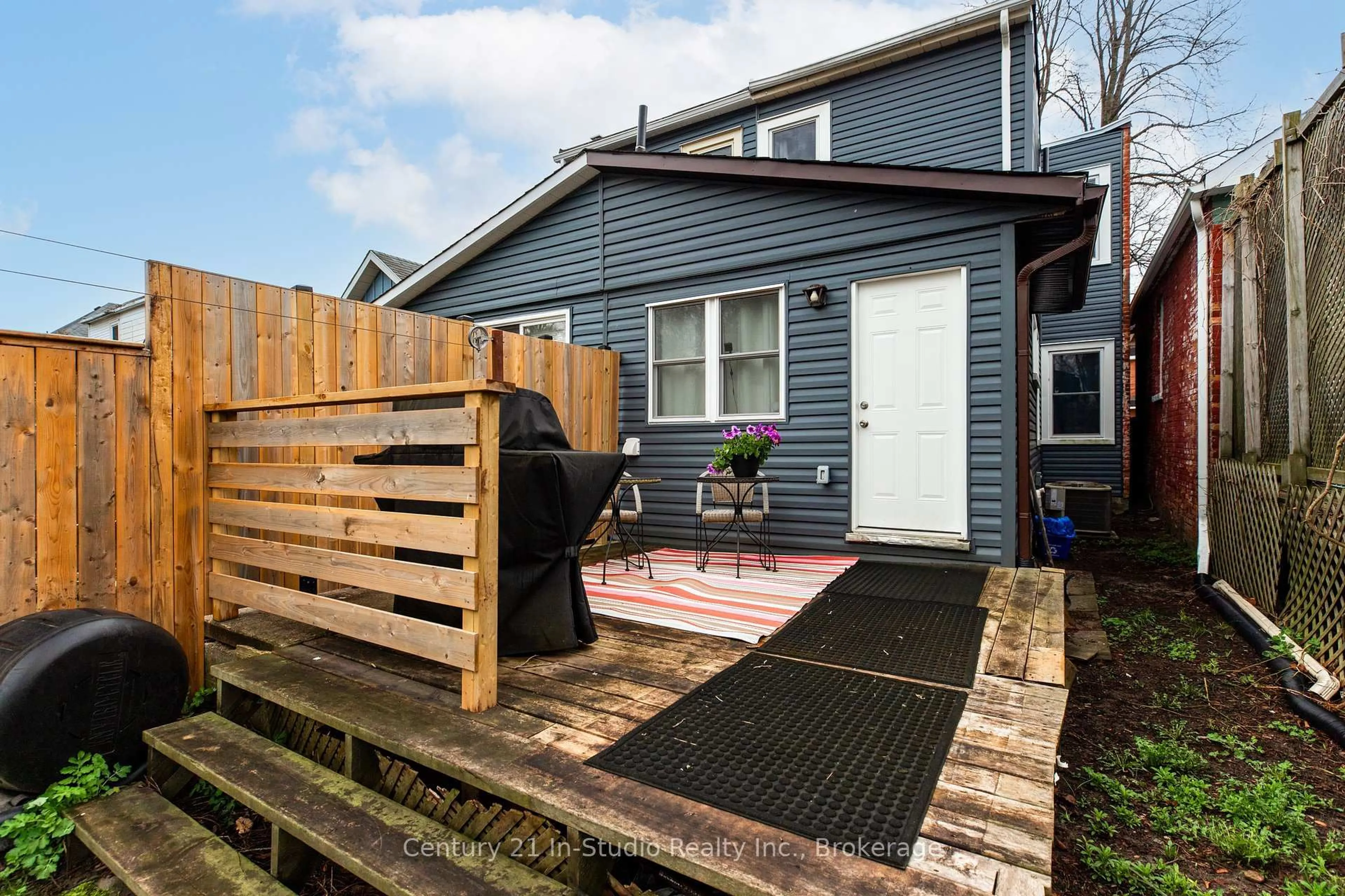 Patio, street for 362 11th St, Owen Sound Ontario N4K 3S8