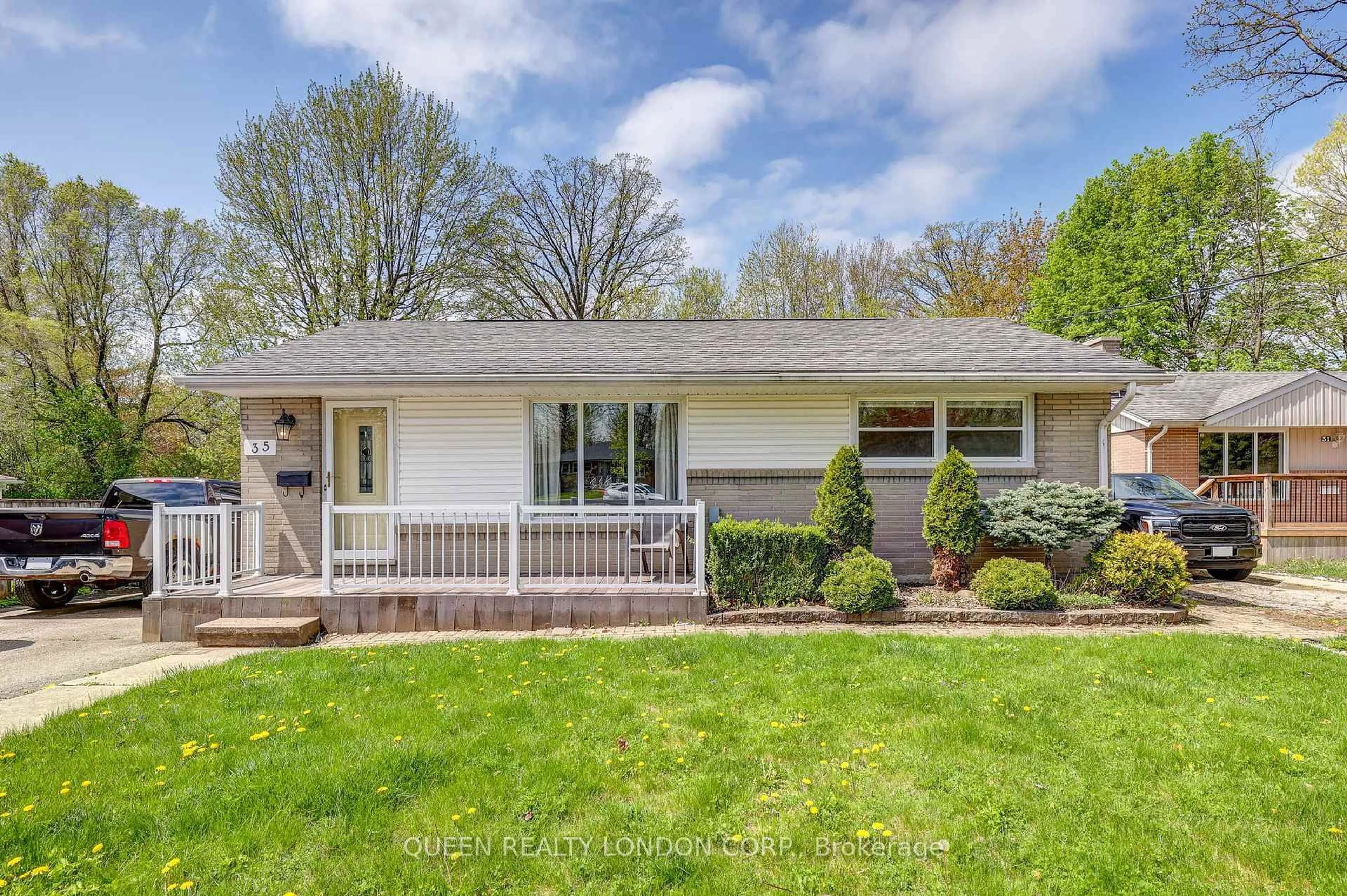 Home with vinyl exterior material, street for 35 Thorncrest Cres, London South Ontario N6J 1K4