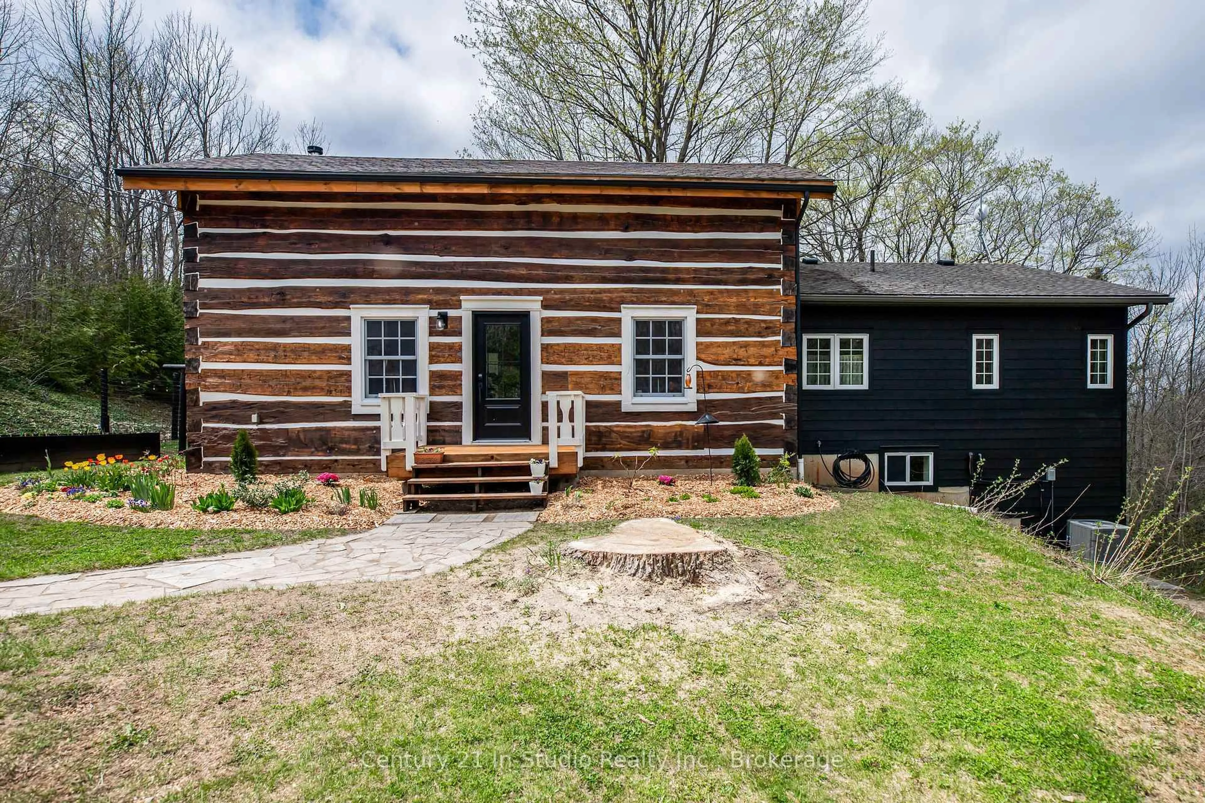 Home with vinyl exterior material, unknown for 302051 Concession 2 SDR N/A, West Grey Ontario N4N 3B8