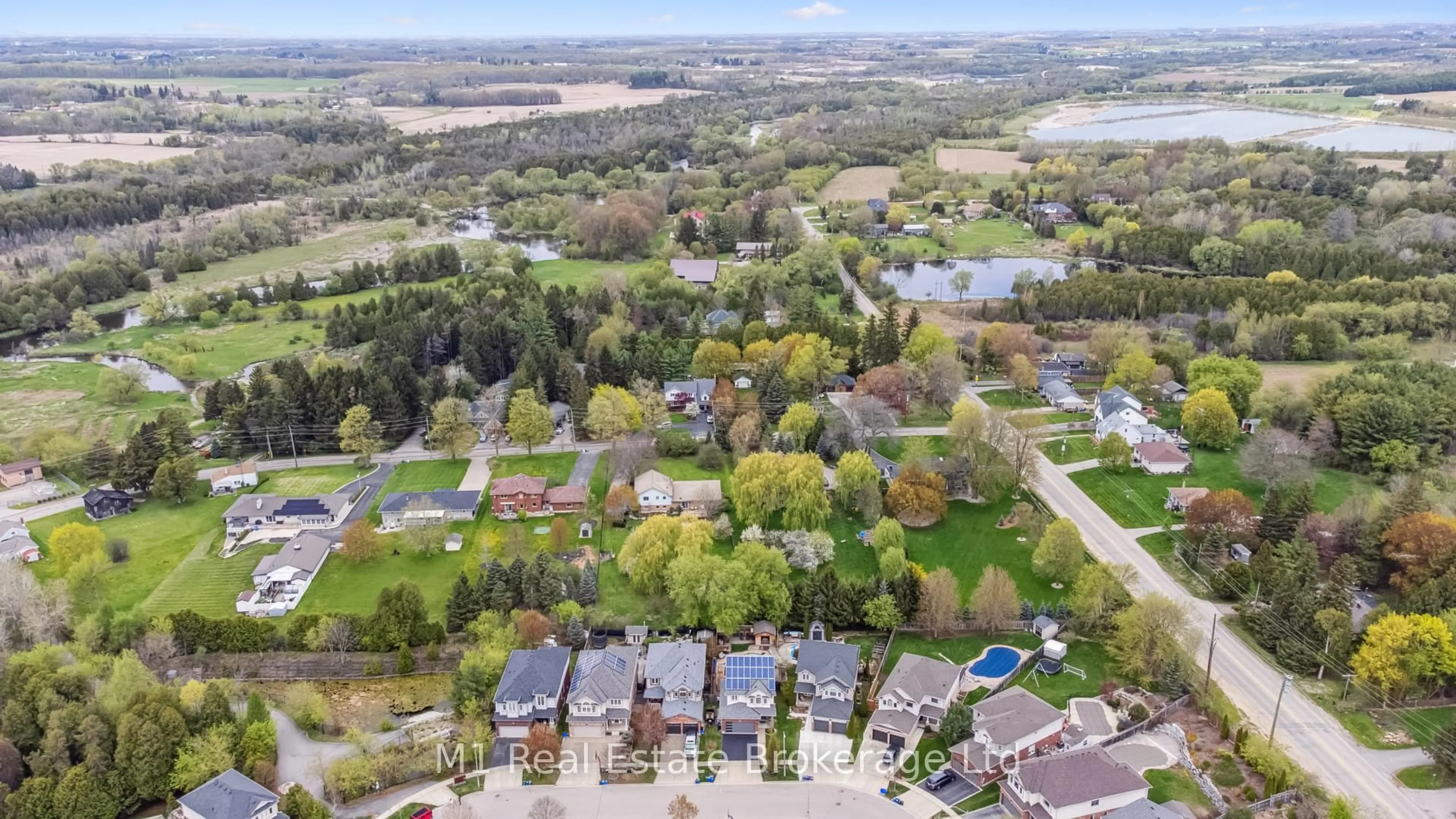 A pic from outside/outdoor area/front of a property/back of a property/a pic from drone, water/lake/river/ocean view for 108 Skipton Cres, Cambridge Ontario N3C 4P2