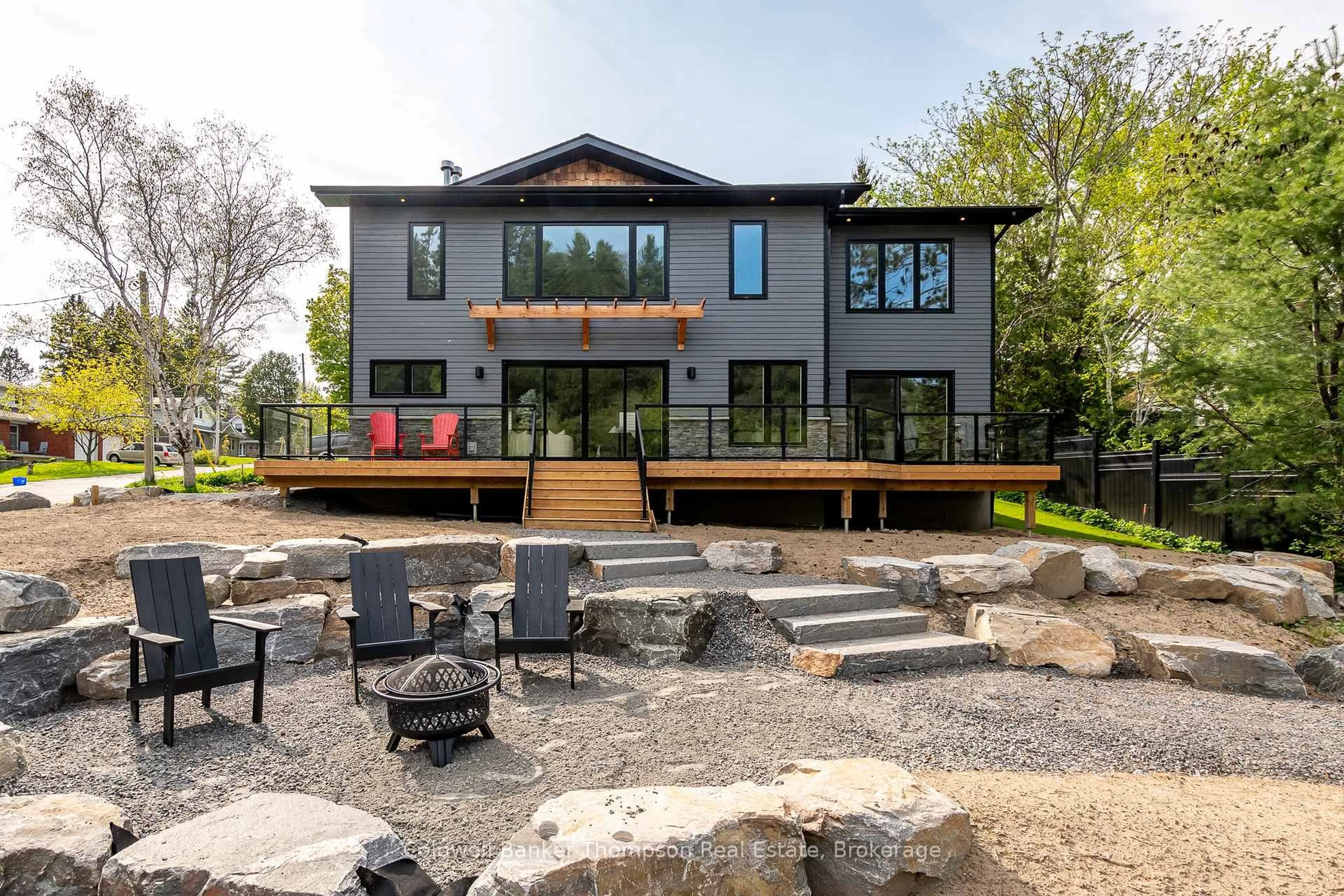 Patio, mountain view for 32 Church St, Huntsville Ontario P1H 1G8