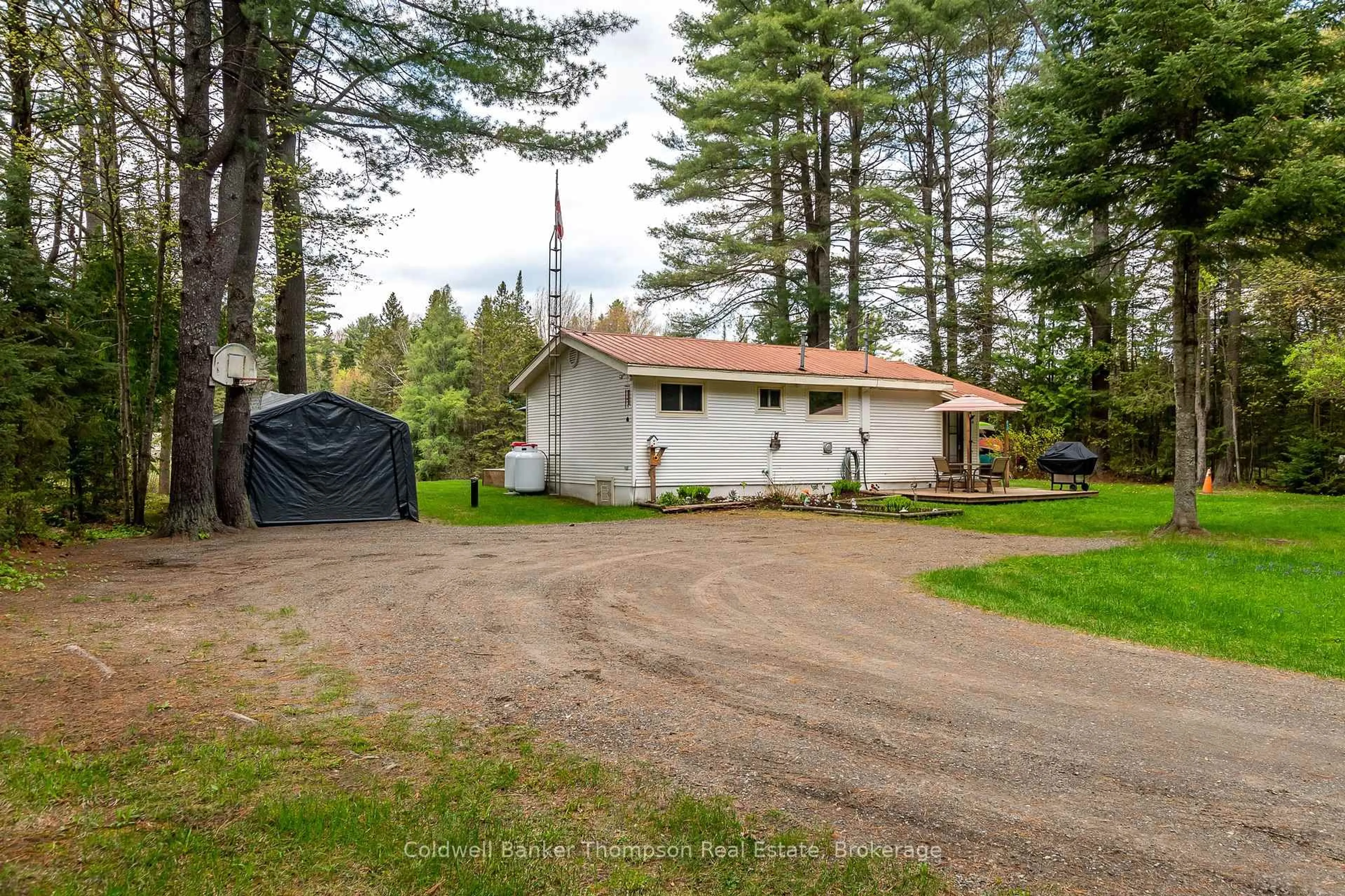 A pic from outside/outdoor area/front of a property/back of a property/a pic from drone, unknown for 553 BALSAM CHUTES Rd, Huntsville Ontario P0B 1L0