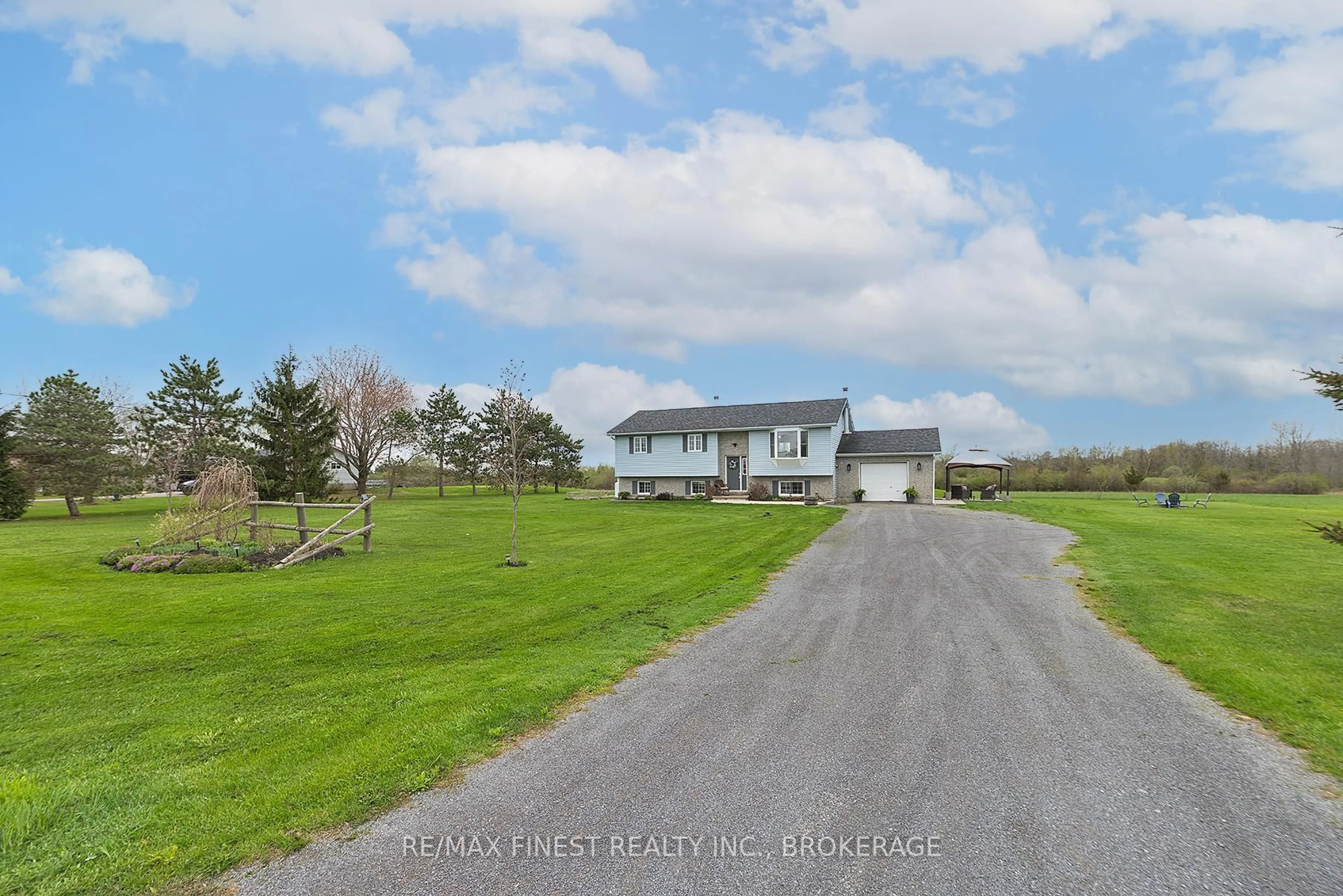 A pic from outside/outdoor area/front of a property/back of a property/a pic from drone, street for 4679 Rosedale Rd, Sydenham Ontario K0H 2T0
