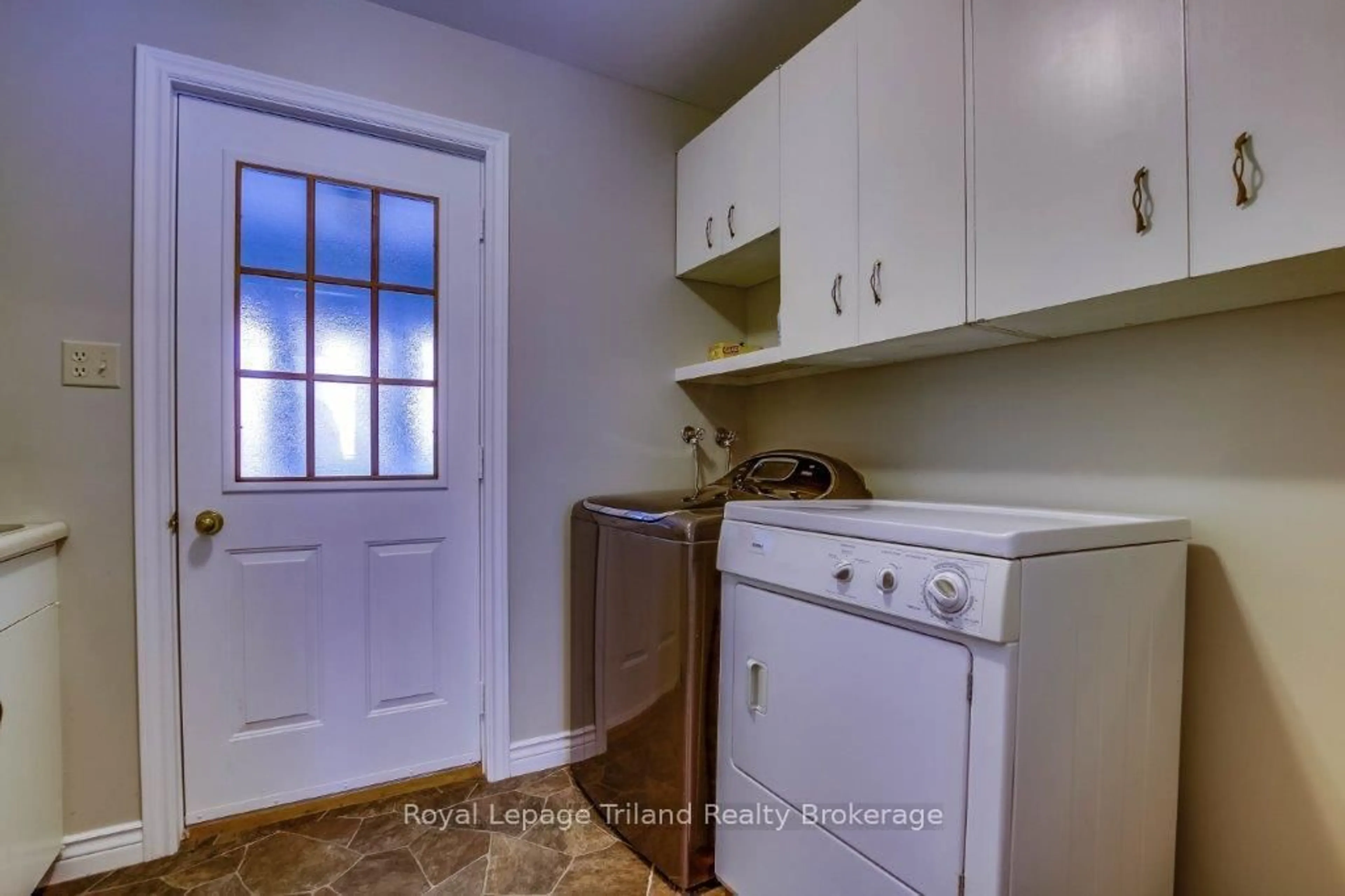 Laundry room for 50 Warwick Ave, Lambton Shores Ontario N0M 1T0