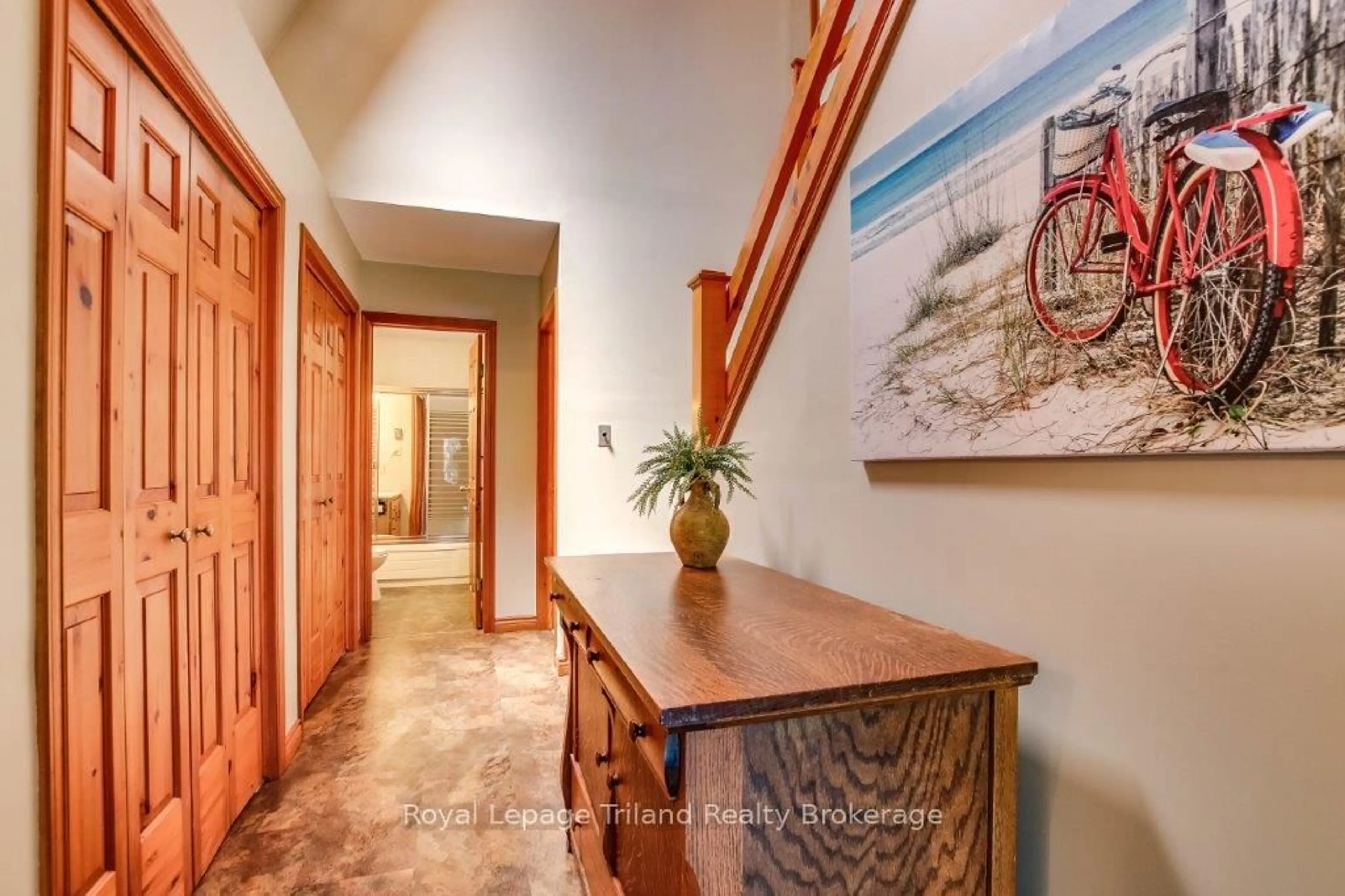 Indoor entryway for 50 Warwick Ave, Lambton Shores Ontario N0M 1T0