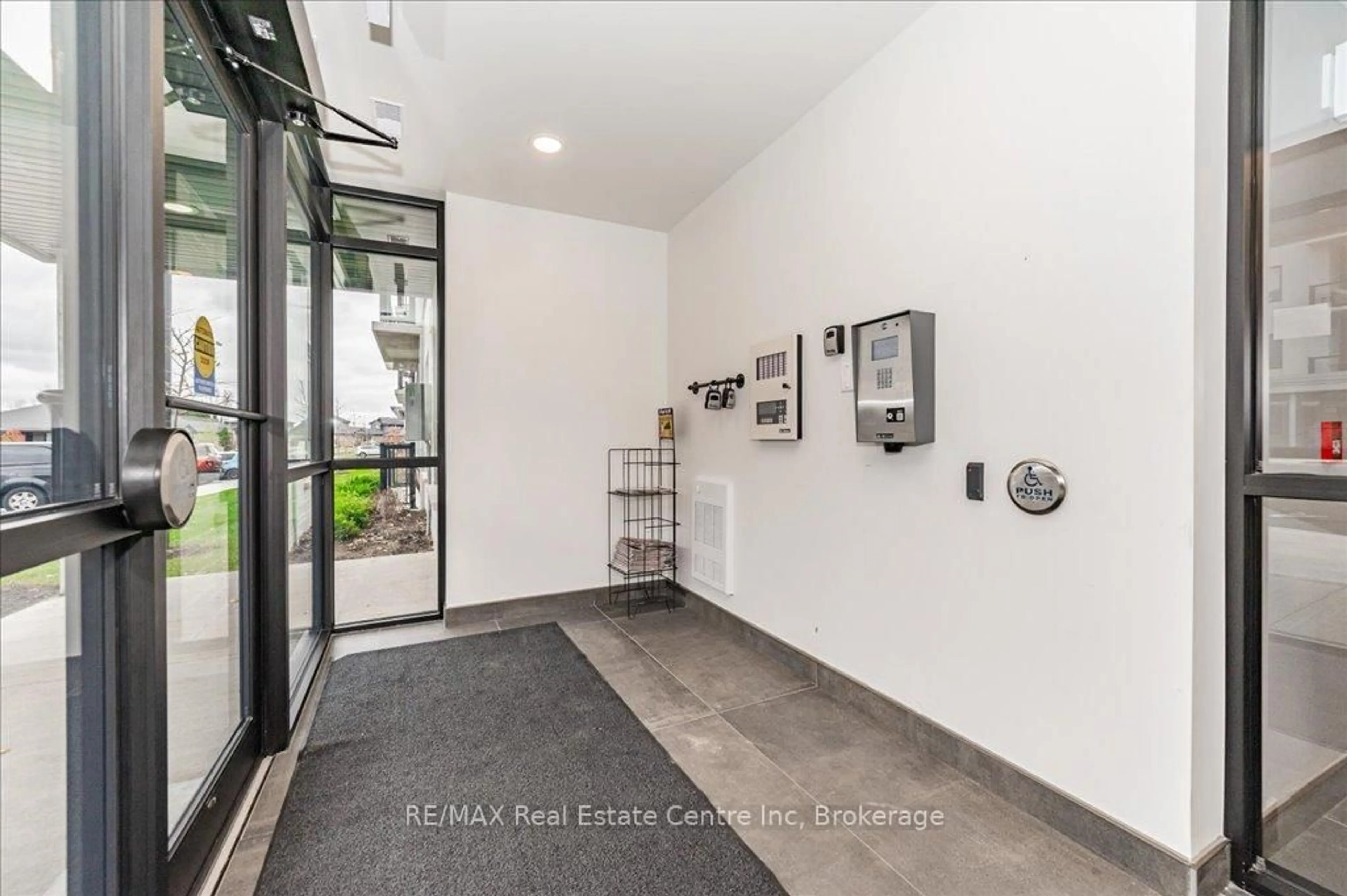 Indoor entryway for 99B Farley Rd #301, Centre Wellington Ontario N1M 0J9