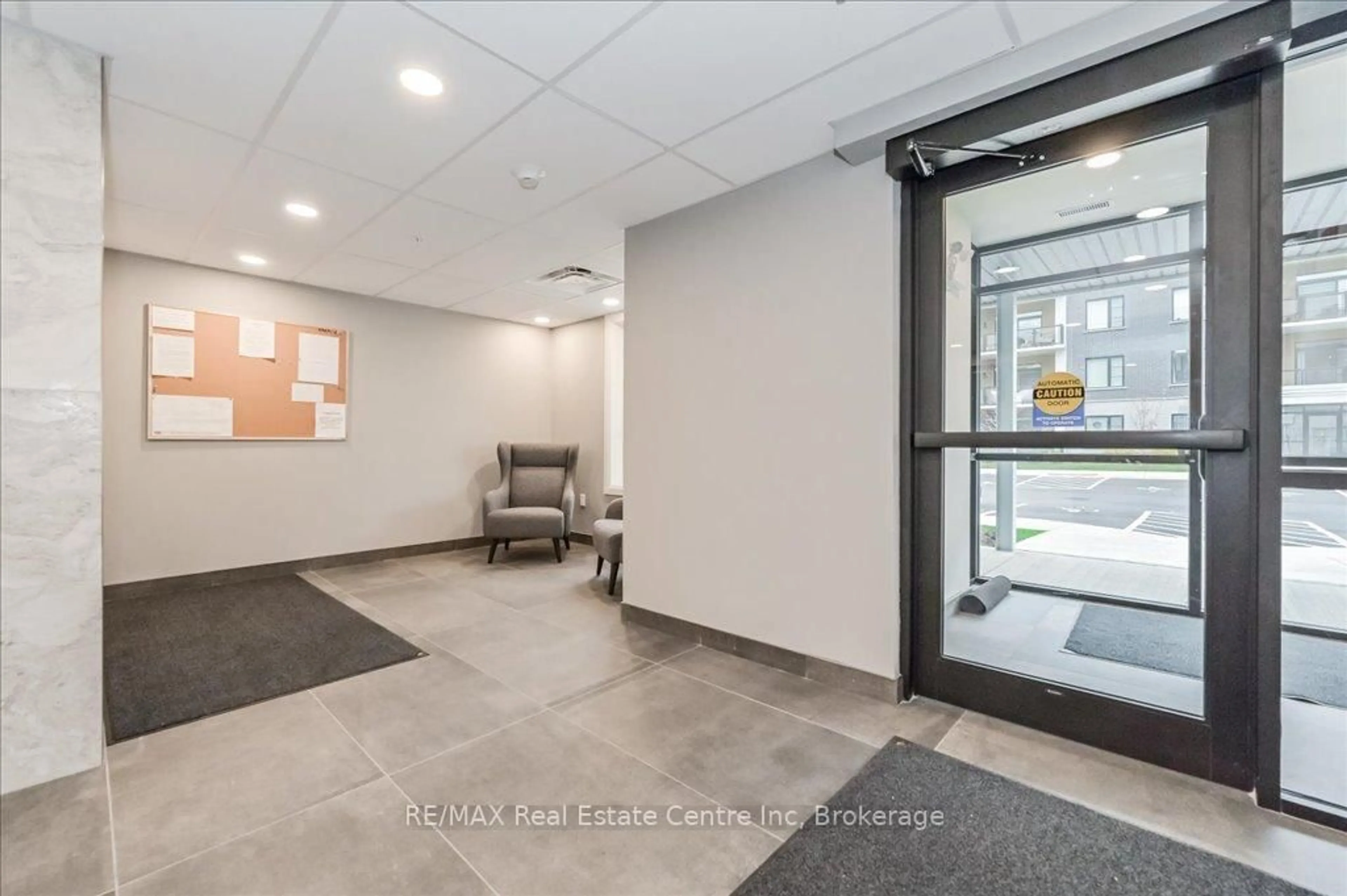 Indoor foyer for 99B Farley Rd #301, Centre Wellington Ontario N1M 0J9
