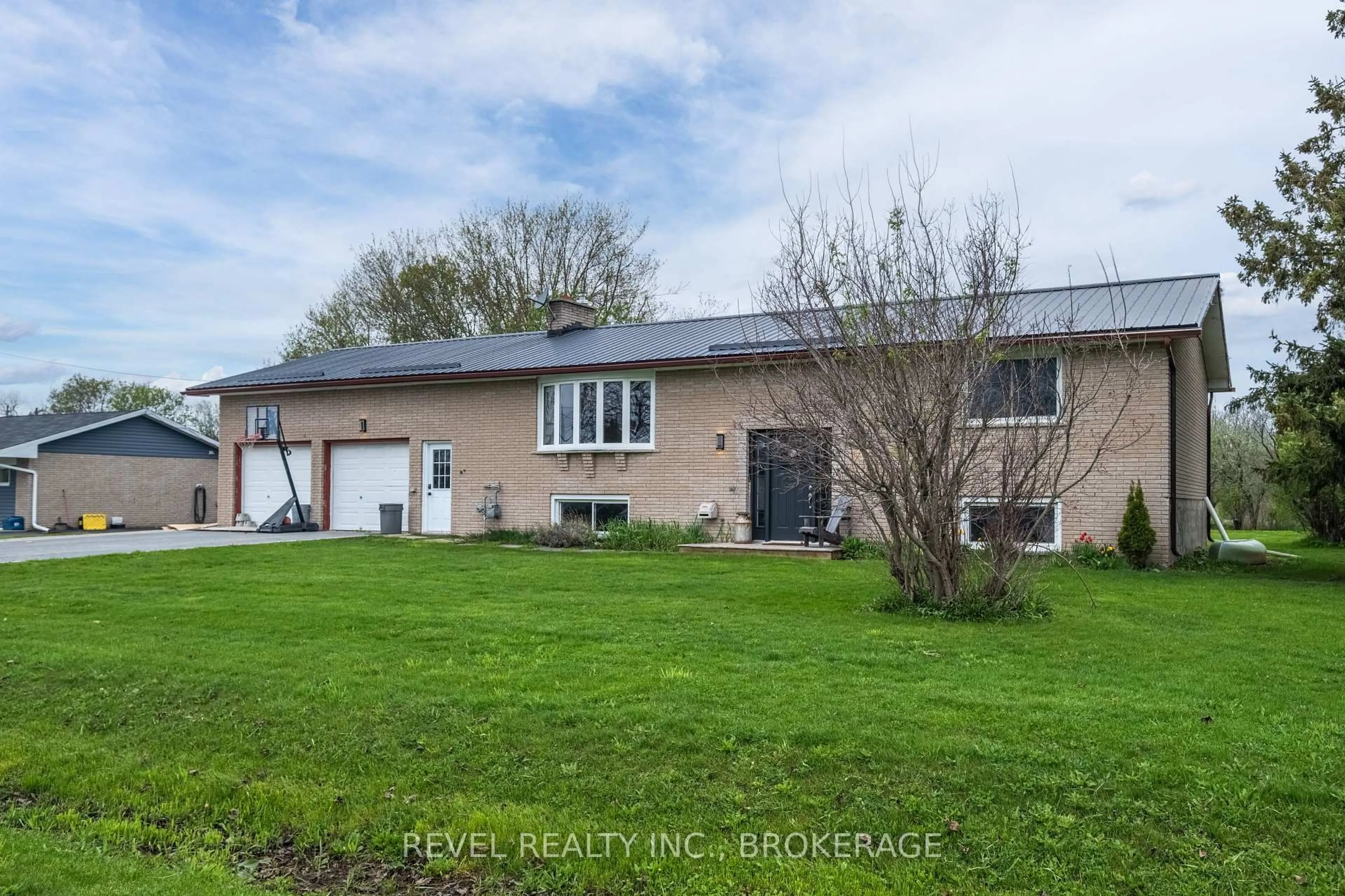 A pic from outside/outdoor area/front of a property/back of a property/a pic from drone, water/lake/river/ocean view for 1355 Sunnyside Rd, Kingston Ontario K7L 4V4