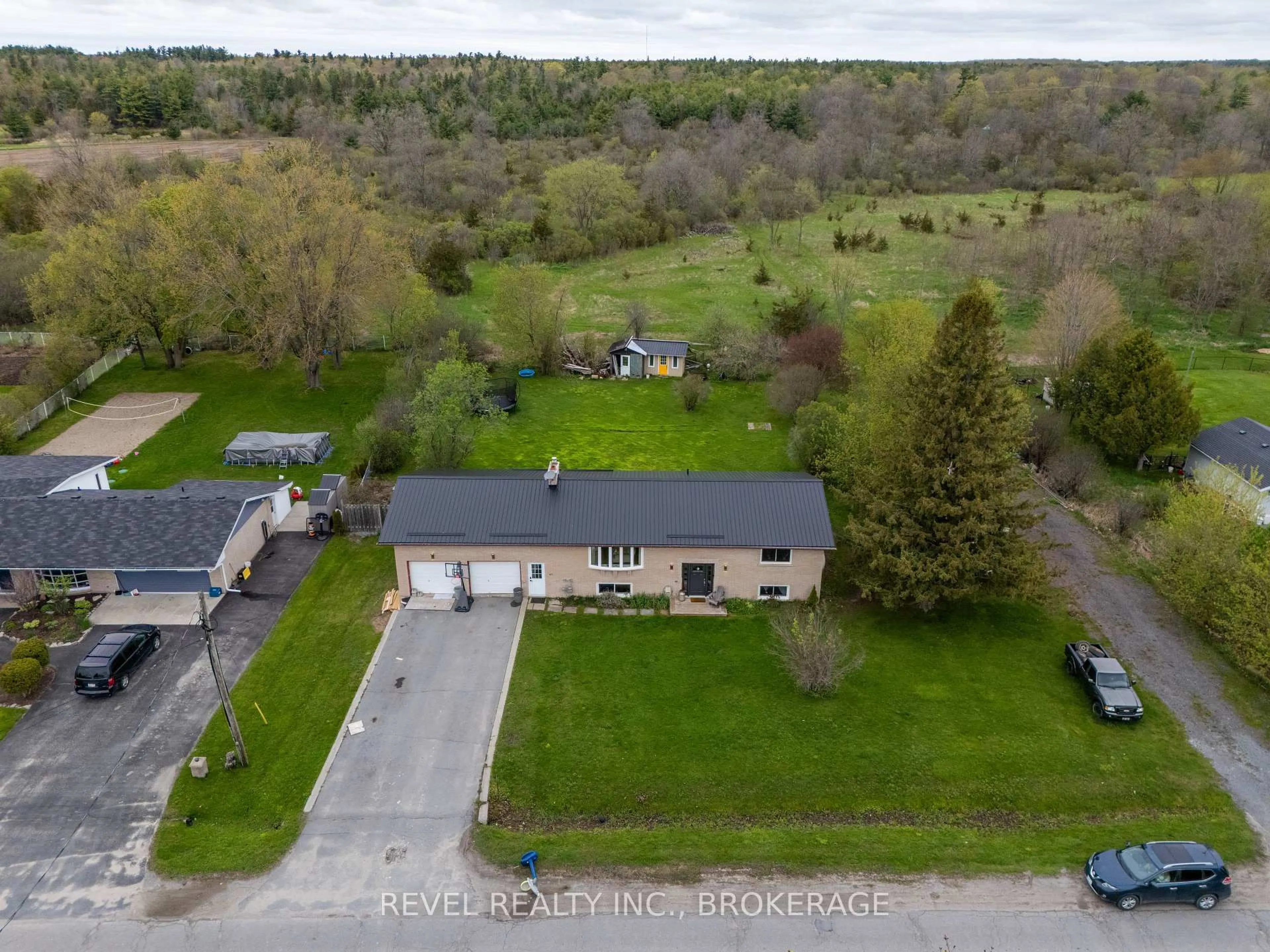 A pic from outside/outdoor area/front of a property/back of a property/a pic from drone, unknown for 1355 Sunnyside Rd, Kingston Ontario K7L 4V4
