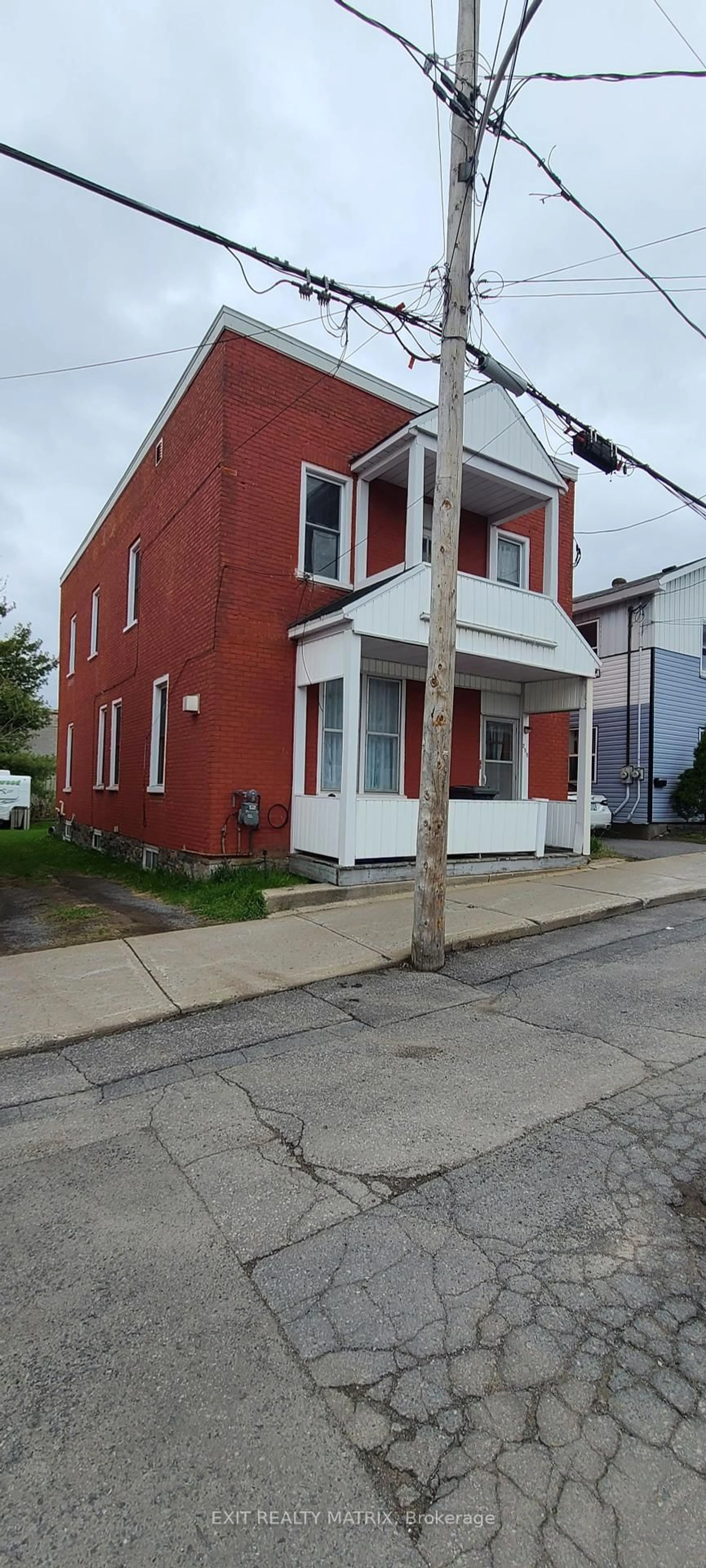 Unknown for 255 James St, Hawkesbury Ontario K6A 1S9