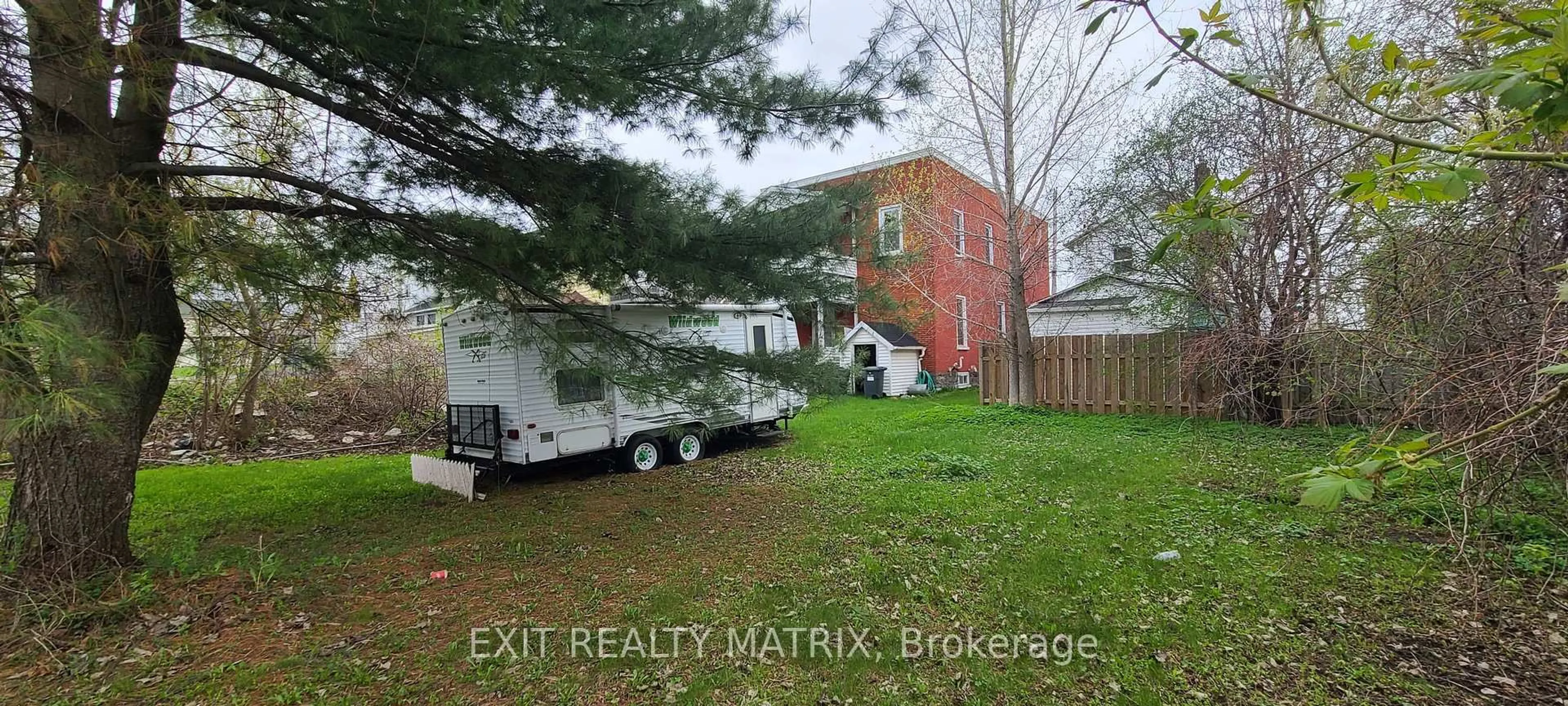 Blurry image for 255 James St, Hawkesbury Ontario K6A 1S9