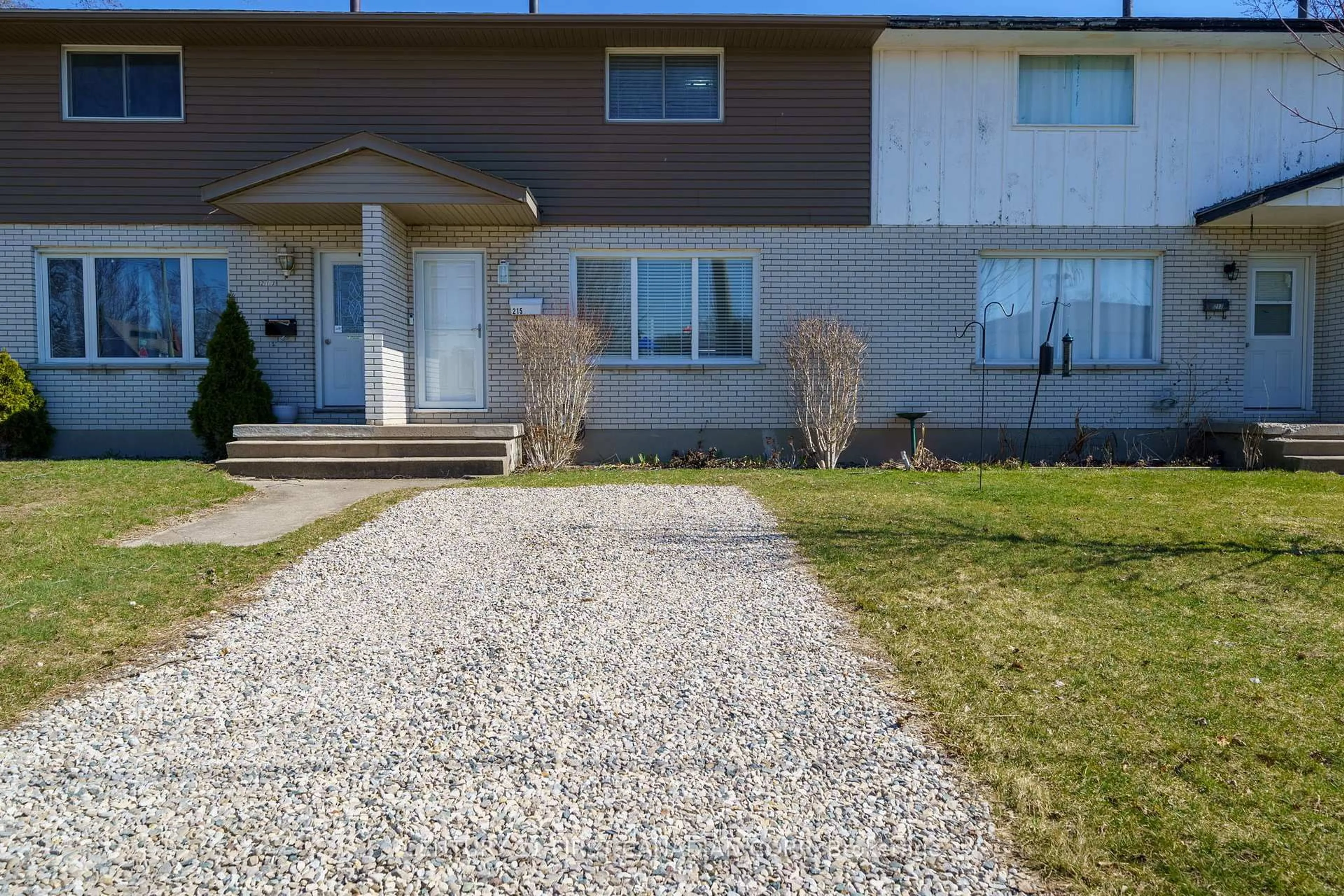 Unknown for 215 Beattie St, Strathroy-Caradoc Ontario N7G 2X3