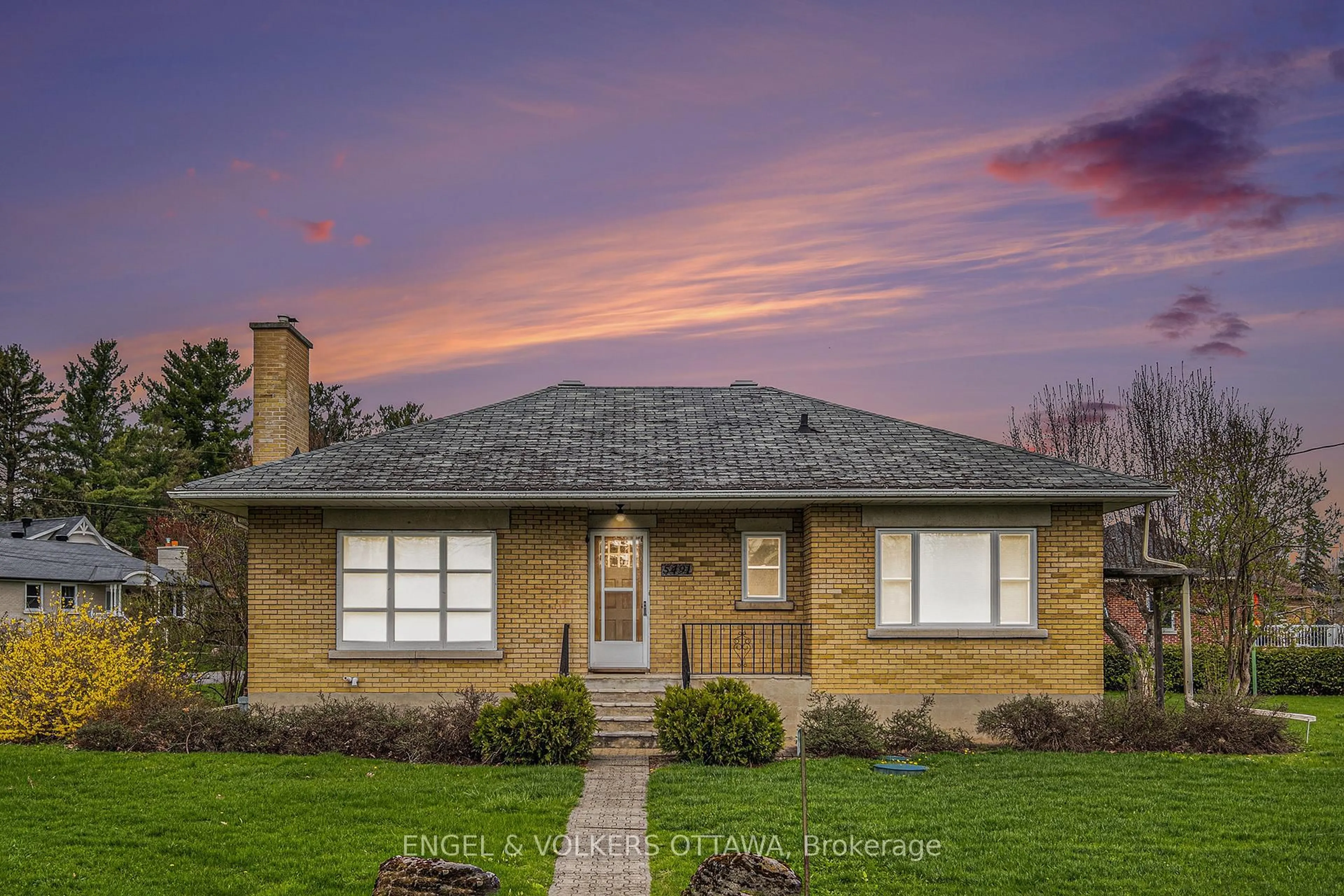Home with brick exterior material, street for 5491 West River Dr, Manotick Ontario K4M 1G8