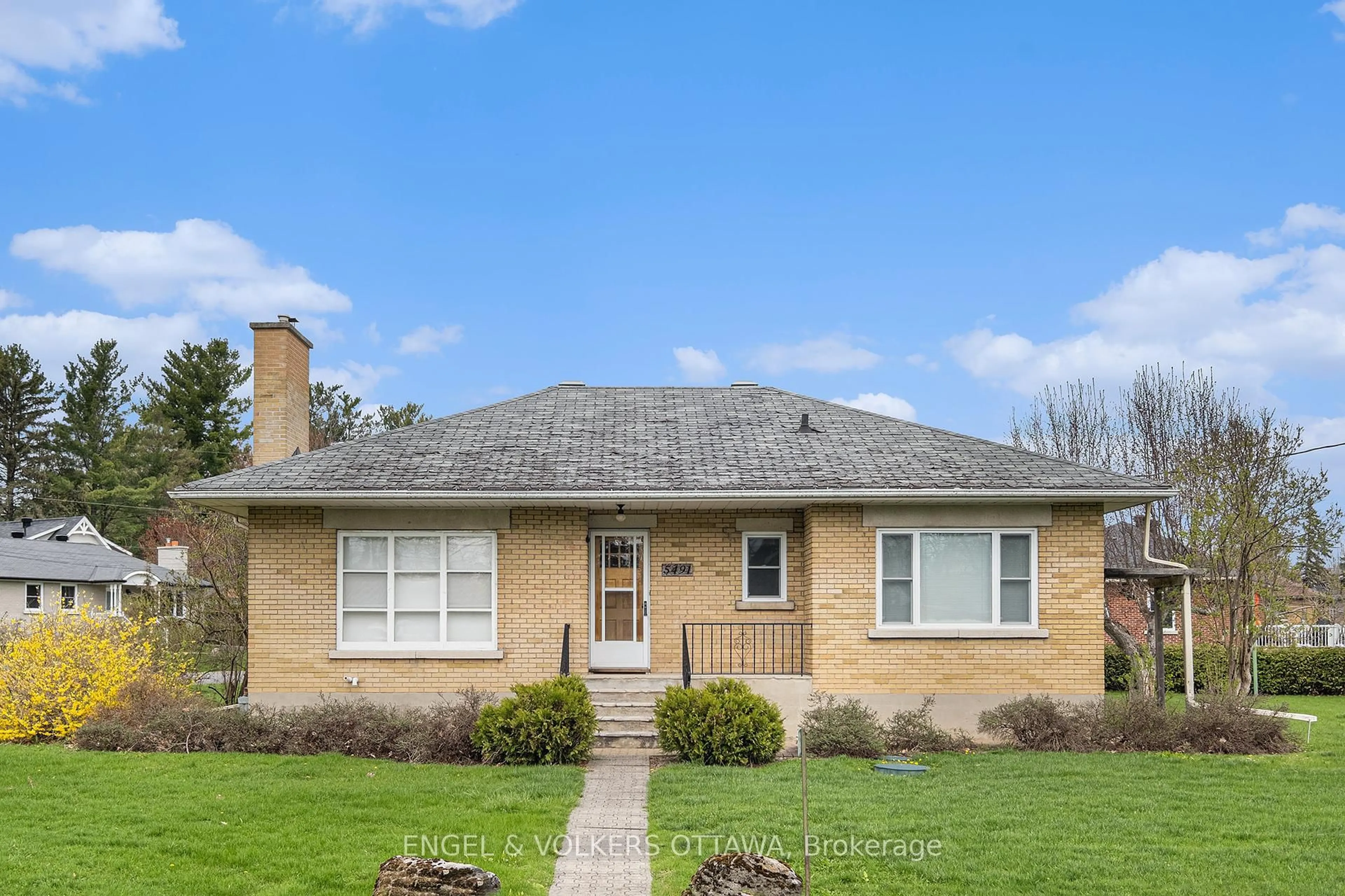Home with brick exterior material, street for 5491 West River Dr, Manotick Ontario K4M 1G8