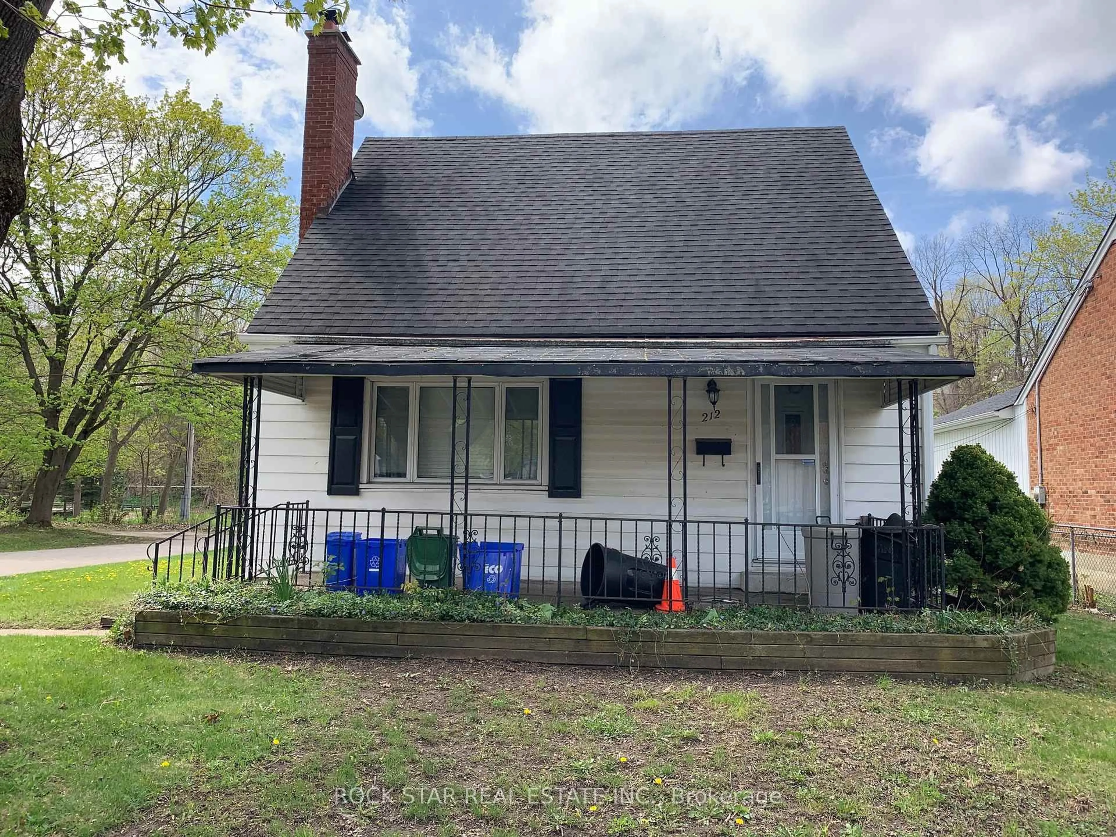 Home with vinyl exterior material, street for 212 RATHOWEN St, London North Ontario N6H 2G2