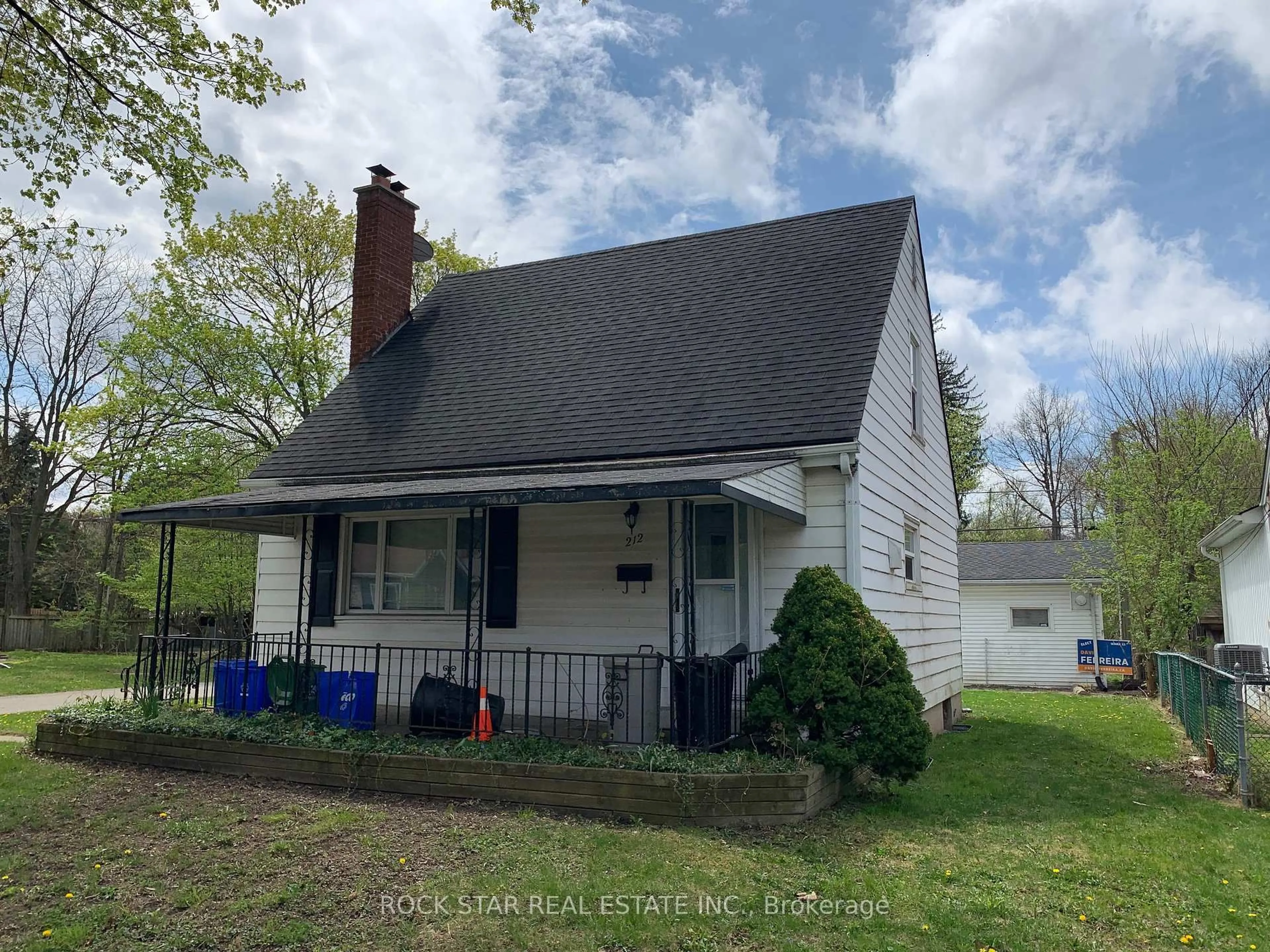 Unknown for 212 RATHOWEN St, London North Ontario N6H 2G2